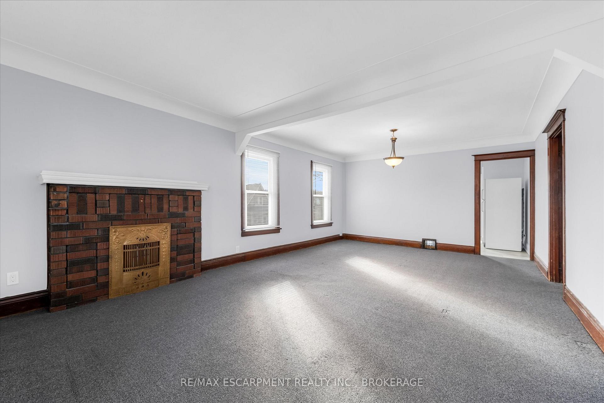 Photo 21 of 121 Edgemont Street N, Hamilton, Crown Point — HOMEH