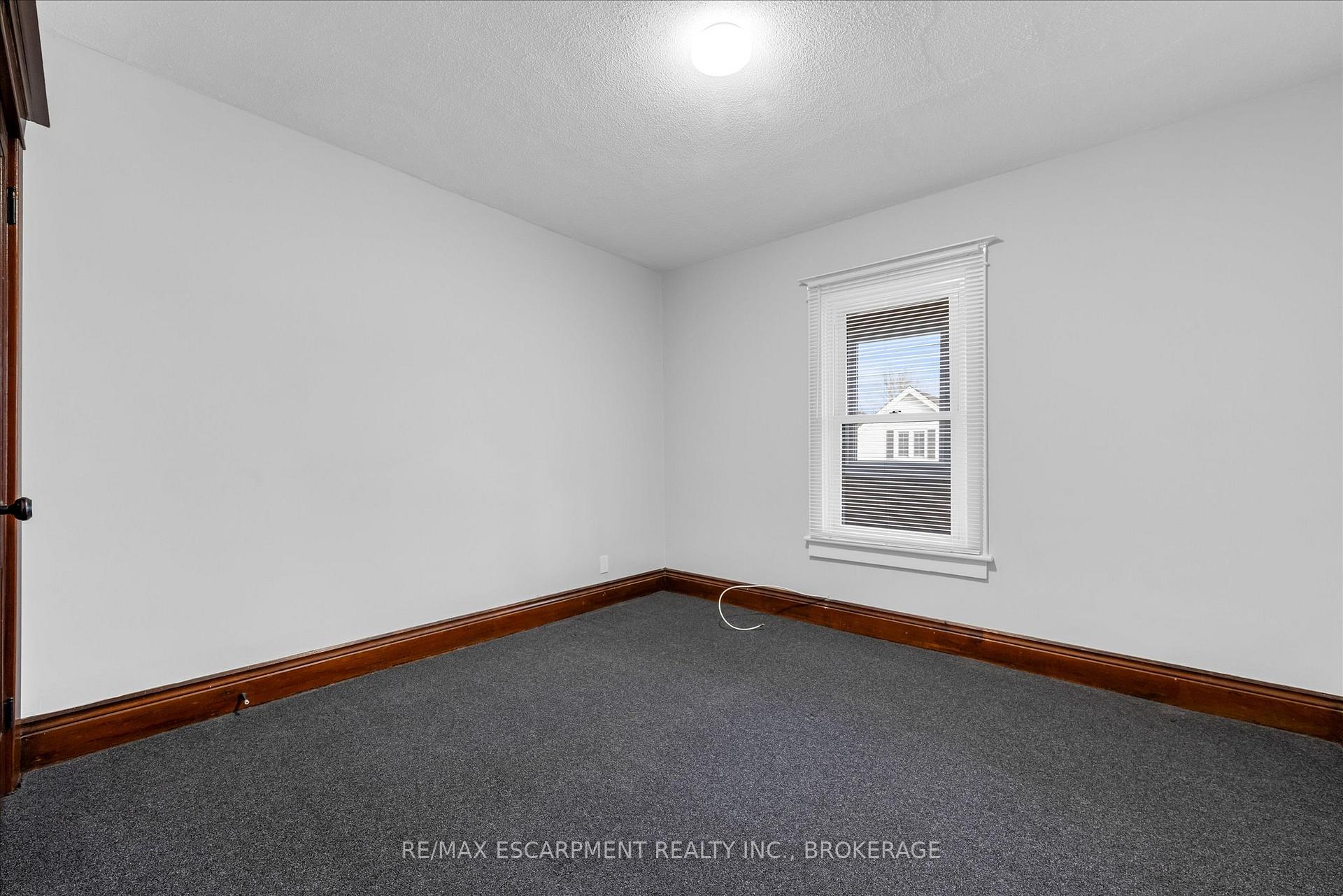 Photo 23 of 121 Edgemont Street N, Hamilton, Crown Point — HOMEH