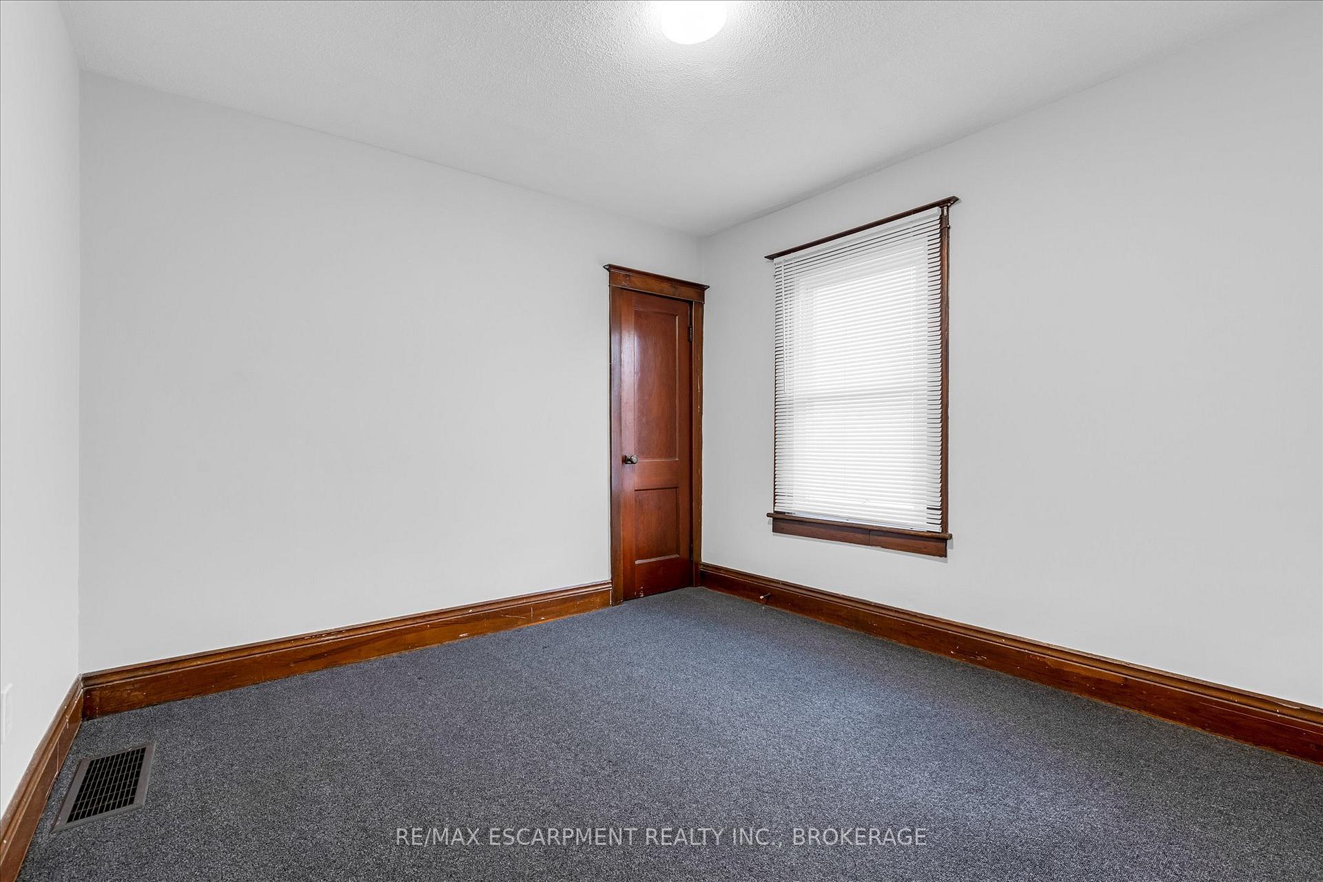 Photo 27 of 121 Edgemont Street N, Hamilton, Crown Point — HOMEH