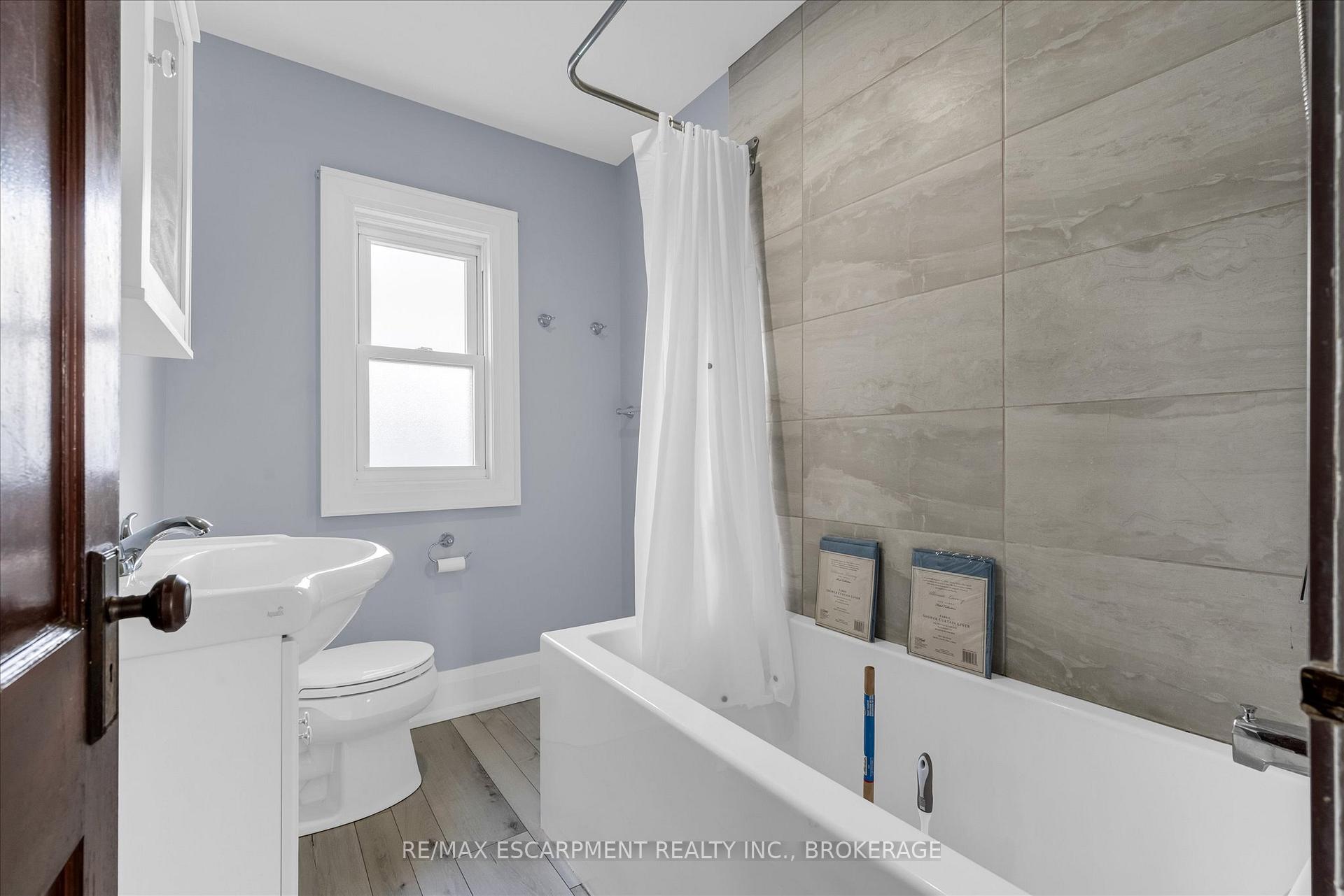 Photo 28 of 121 Edgemont Street N, Hamilton, Crown Point — HOMEH