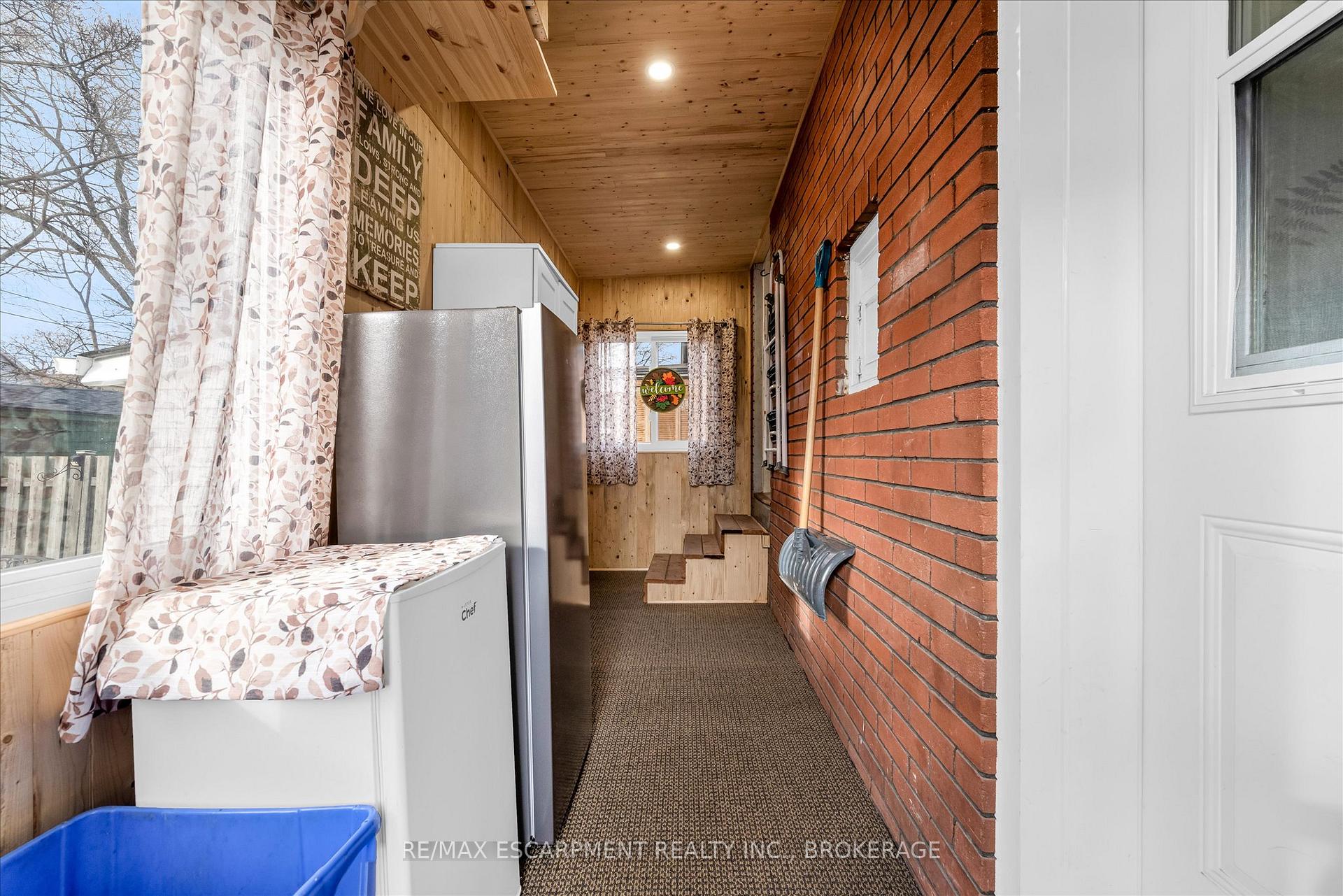 Photo 29 of 121 Edgemont Street N, Hamilton, Crown Point — HOMEH