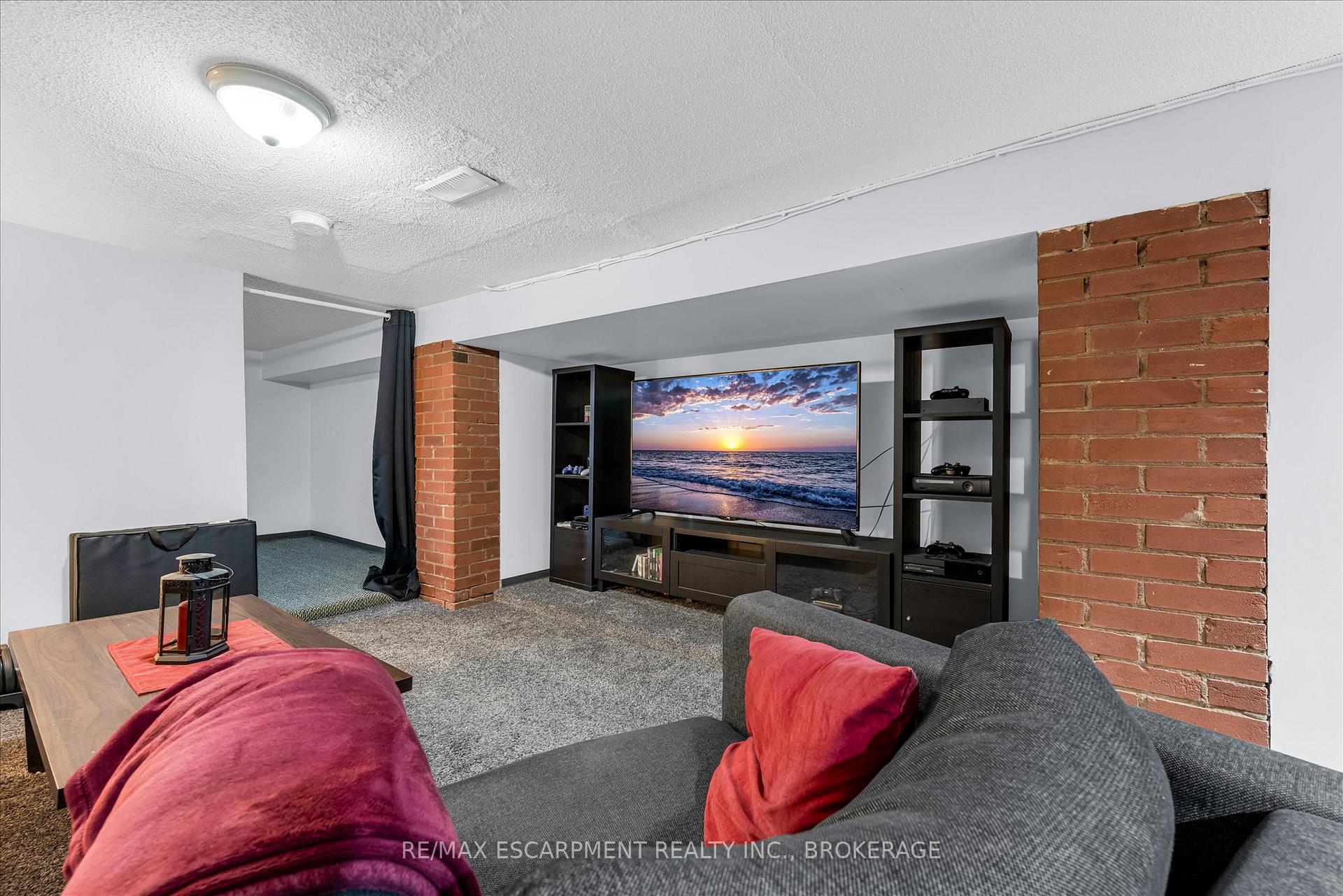 Photo 30 of 121 Edgemont Street N, Hamilton, Crown Point — HOMEH