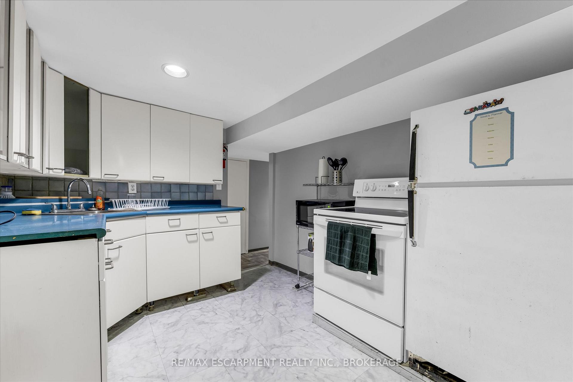 Photo 35 of 121 Edgemont Street N, Hamilton, Crown Point — HOMEH