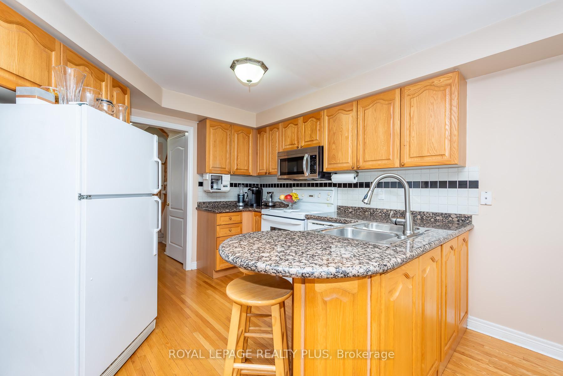 Photo 8 of 6943 Buttle Station Place, Mississauga, Meadowvale Village — HOMEH