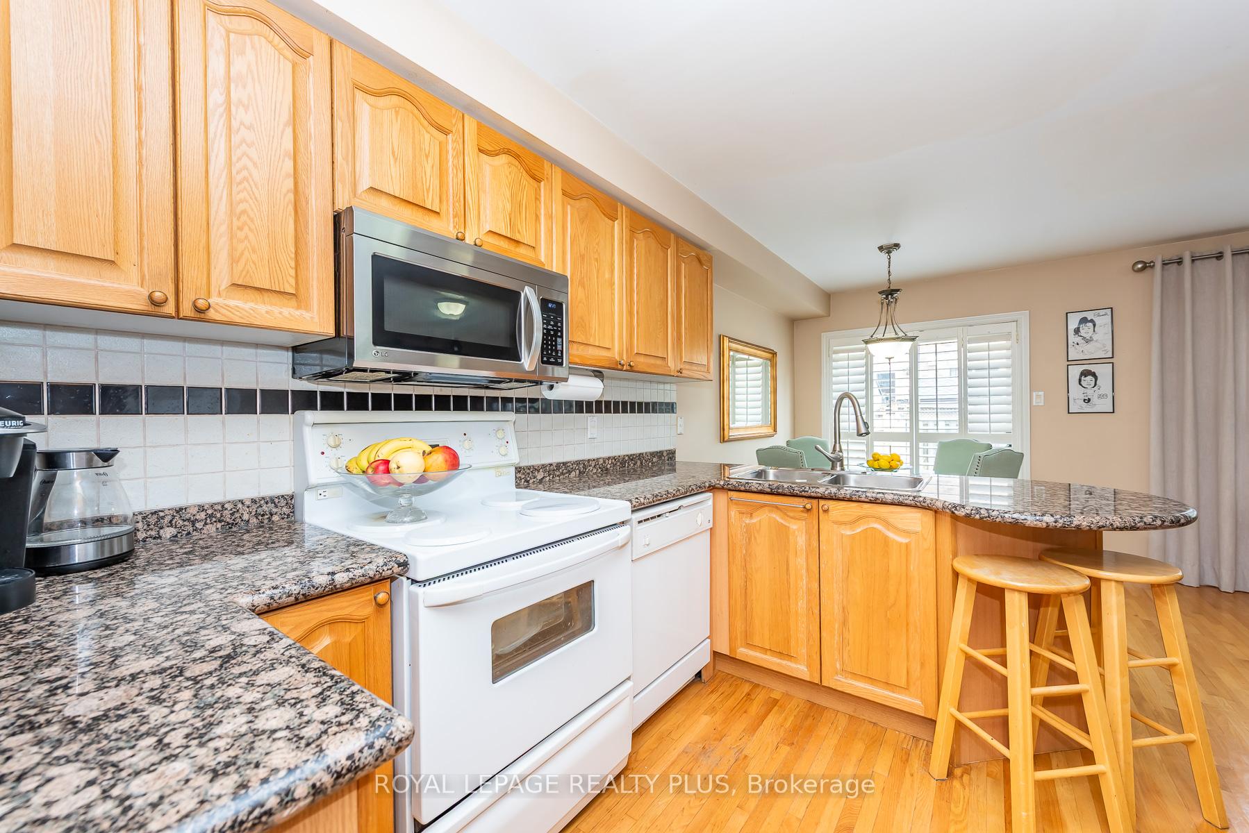 Photo 9 of 6943 Buttle Station Place, Mississauga, Meadowvale Village — HOMEH