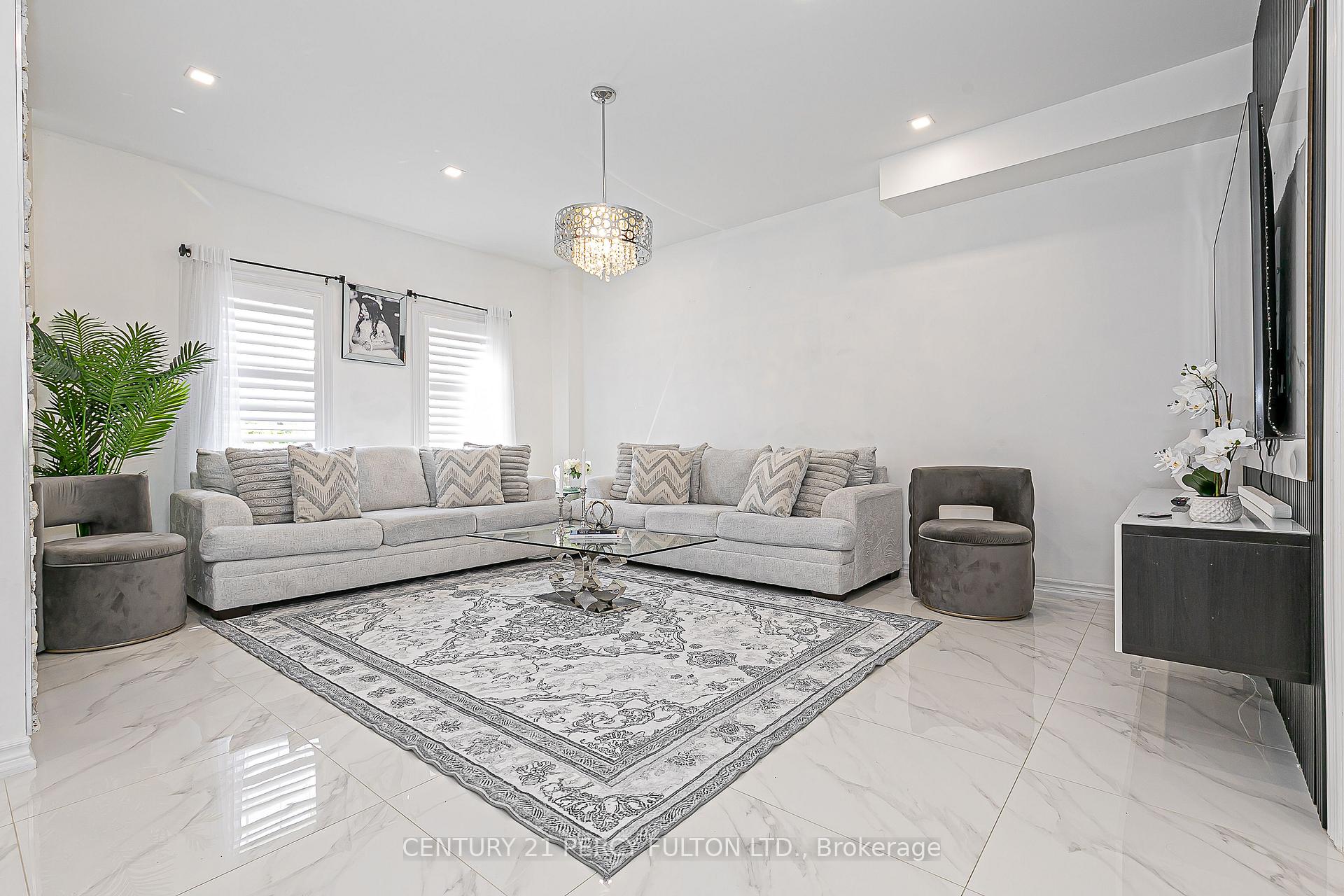 Photo 2 of 29 Vettese Court, Markham, Box Grove — HOMEH
