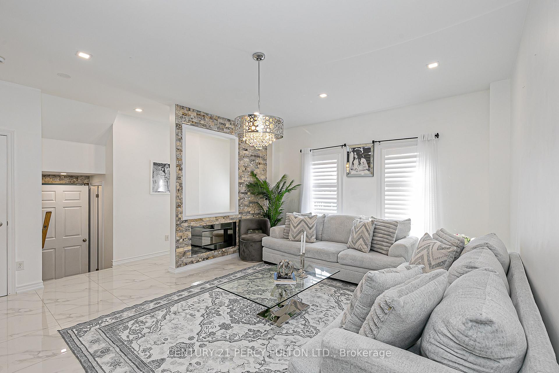 Photo 3 of 29 Vettese Court, Markham, Box Grove — HOMEH