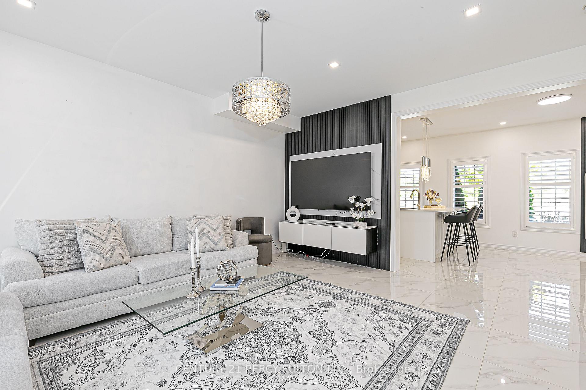 Photo 4 of 29 Vettese Court, Markham, Box Grove — HOMEH