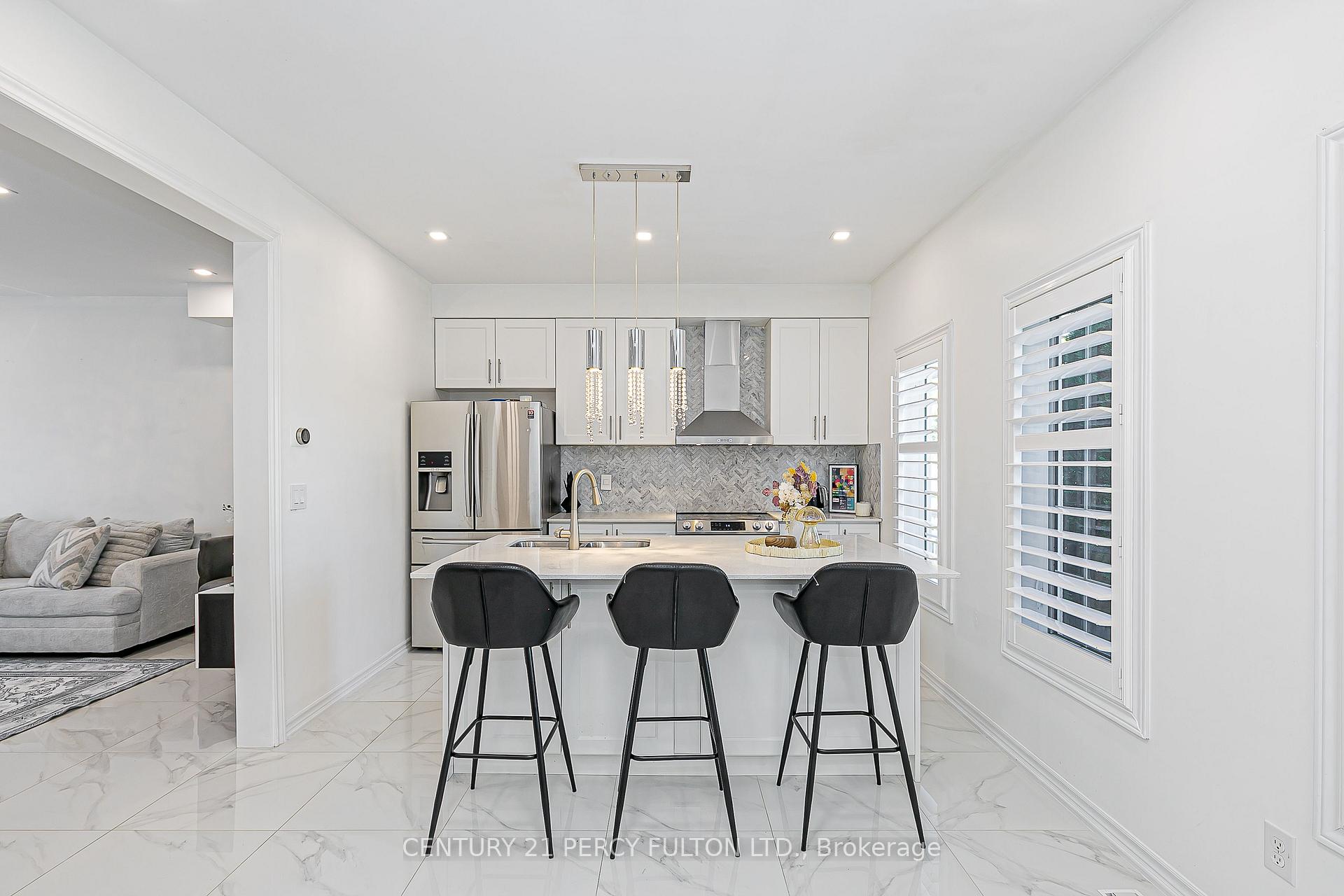 Photo 5 of 29 Vettese Court, Markham, Box Grove — HOMEH