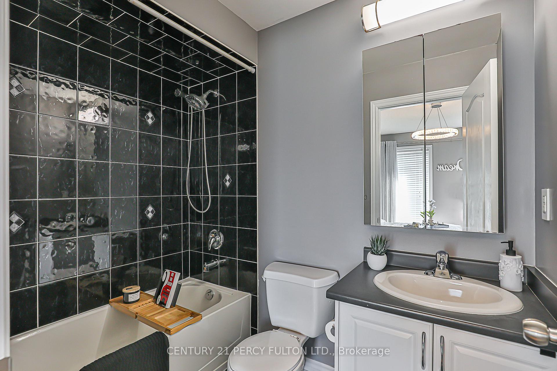 Photo 17 of 29 Vettese Court, Markham, Box Grove — HOMEH