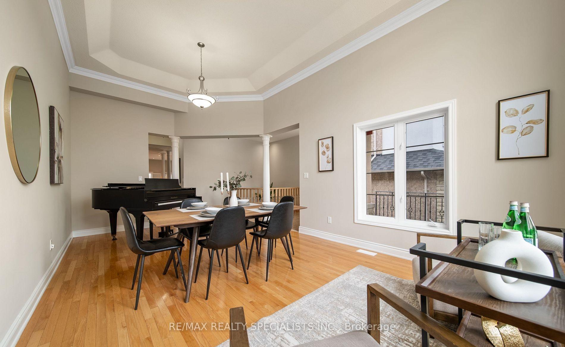 Photo 8 of 31 Saint Hubert Drive, Brampton, Vales of Castlemore North — HOMEH