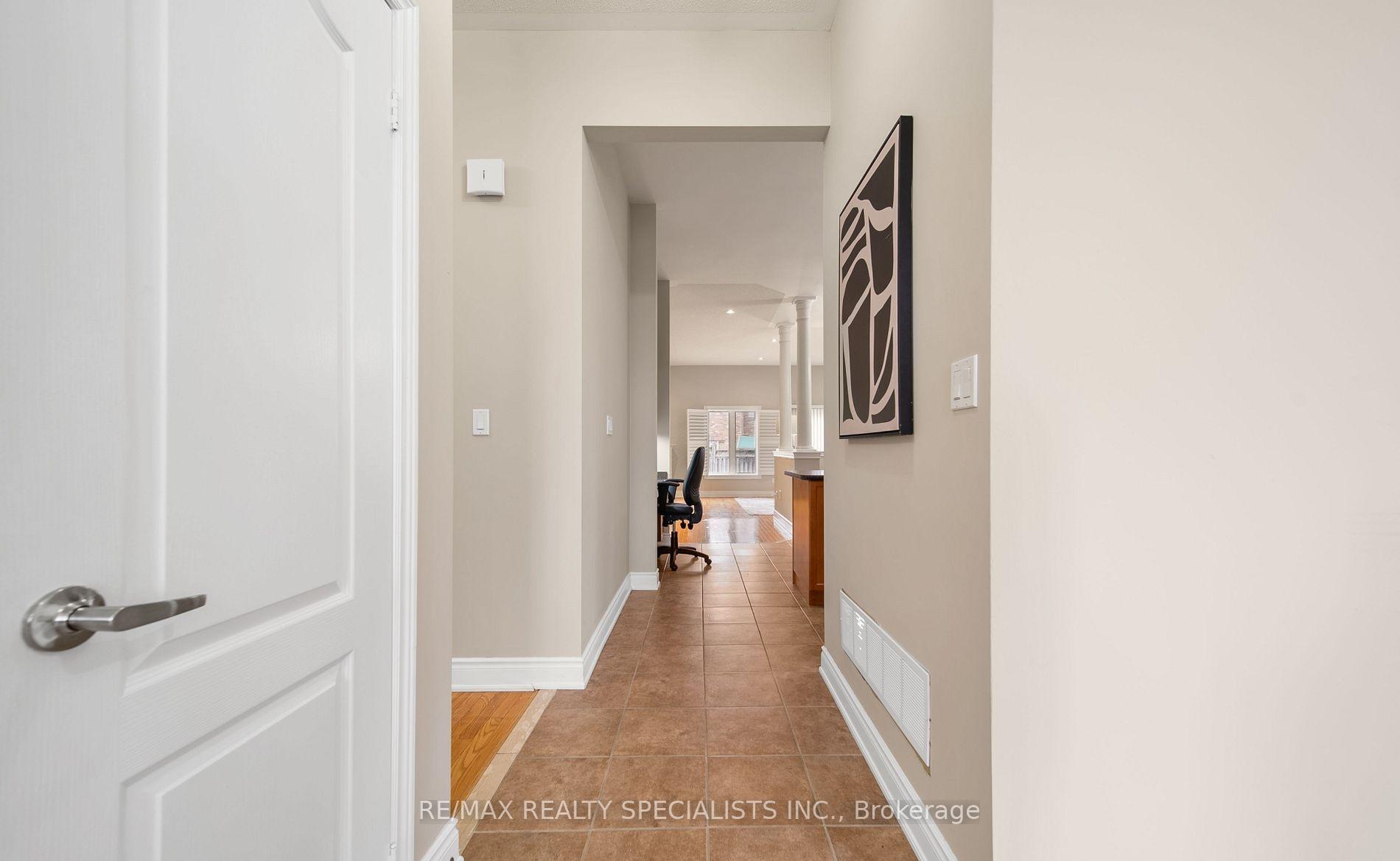 Photo 9 of 31 Saint Hubert Drive, Brampton, Vales of Castlemore North — HOMEH