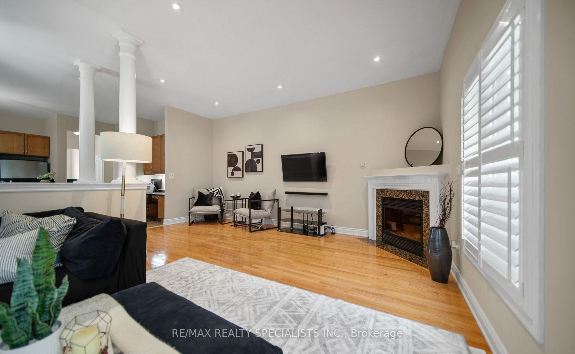 Photo 13 of 31 Saint Hubert Drive, Brampton, Vales of Castlemore North — HOMEH