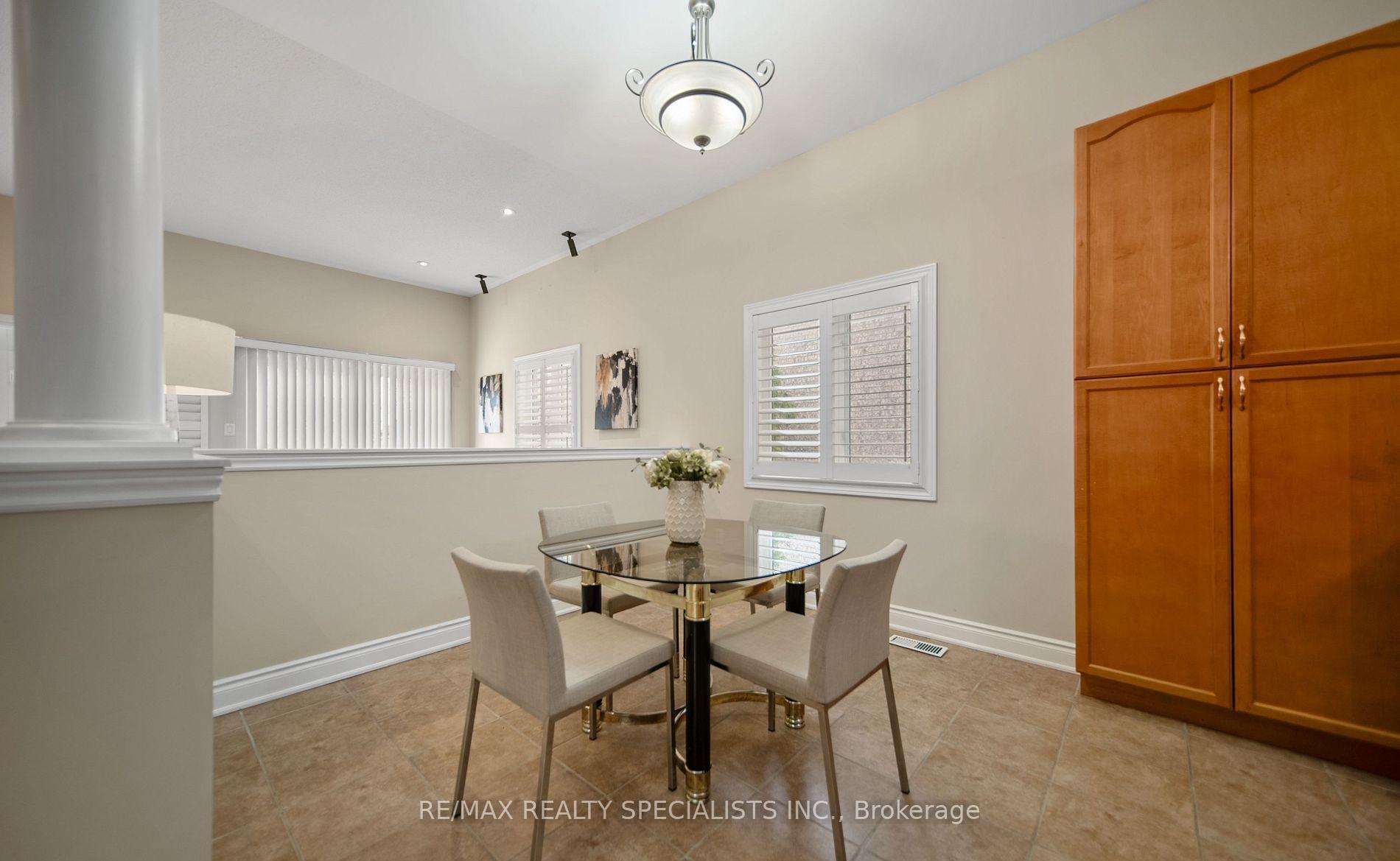 Photo 15 of 31 Saint Hubert Drive, Brampton, Vales of Castlemore North — HOMEH