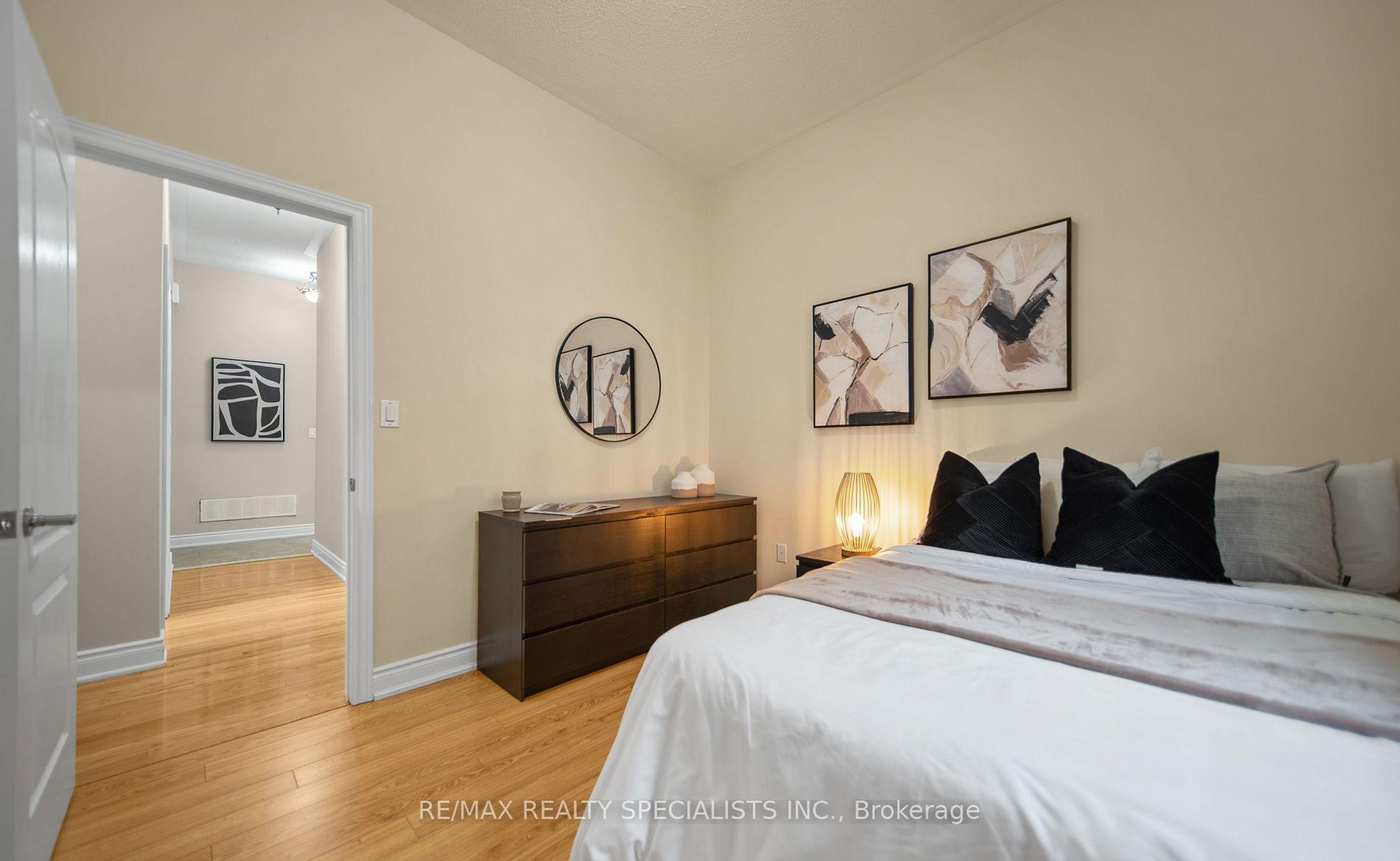 Photo 24 of 31 Saint Hubert Drive, Brampton, Vales of Castlemore North — HOMEH
