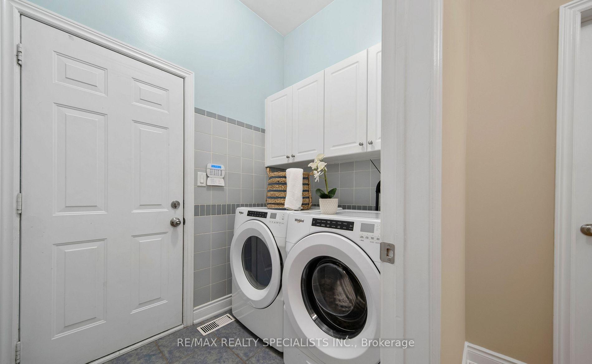 Photo 25 of 31 Saint Hubert Drive, Brampton, Vales of Castlemore North — HOMEH
