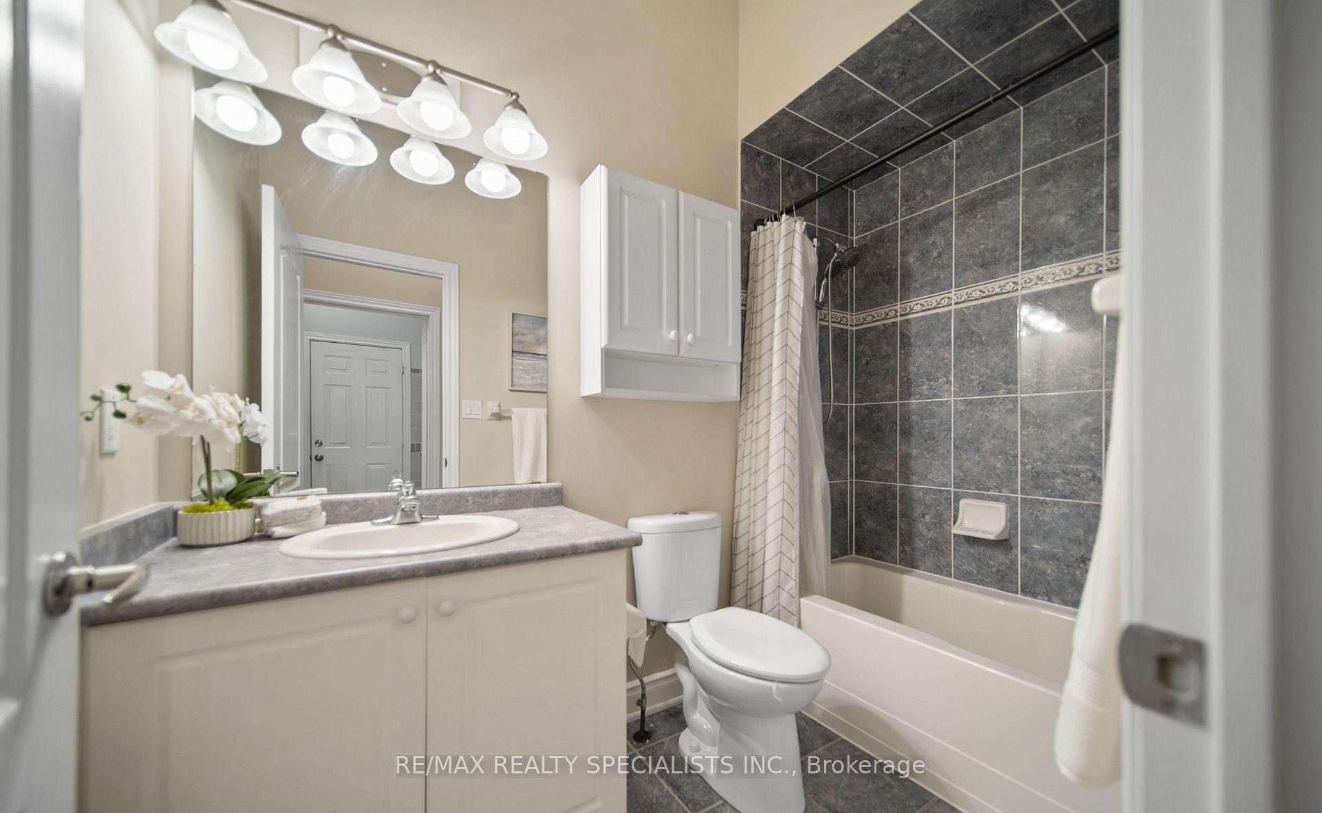 Photo 26 of 31 Saint Hubert Drive, Brampton, Vales of Castlemore North — HOMEH