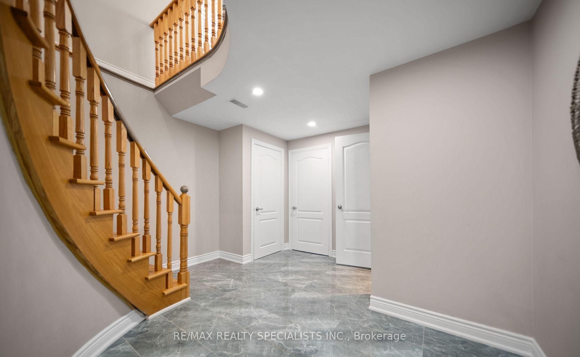 Photo 28 of 31 Saint Hubert Drive, Brampton, Vales of Castlemore North — HOMEH