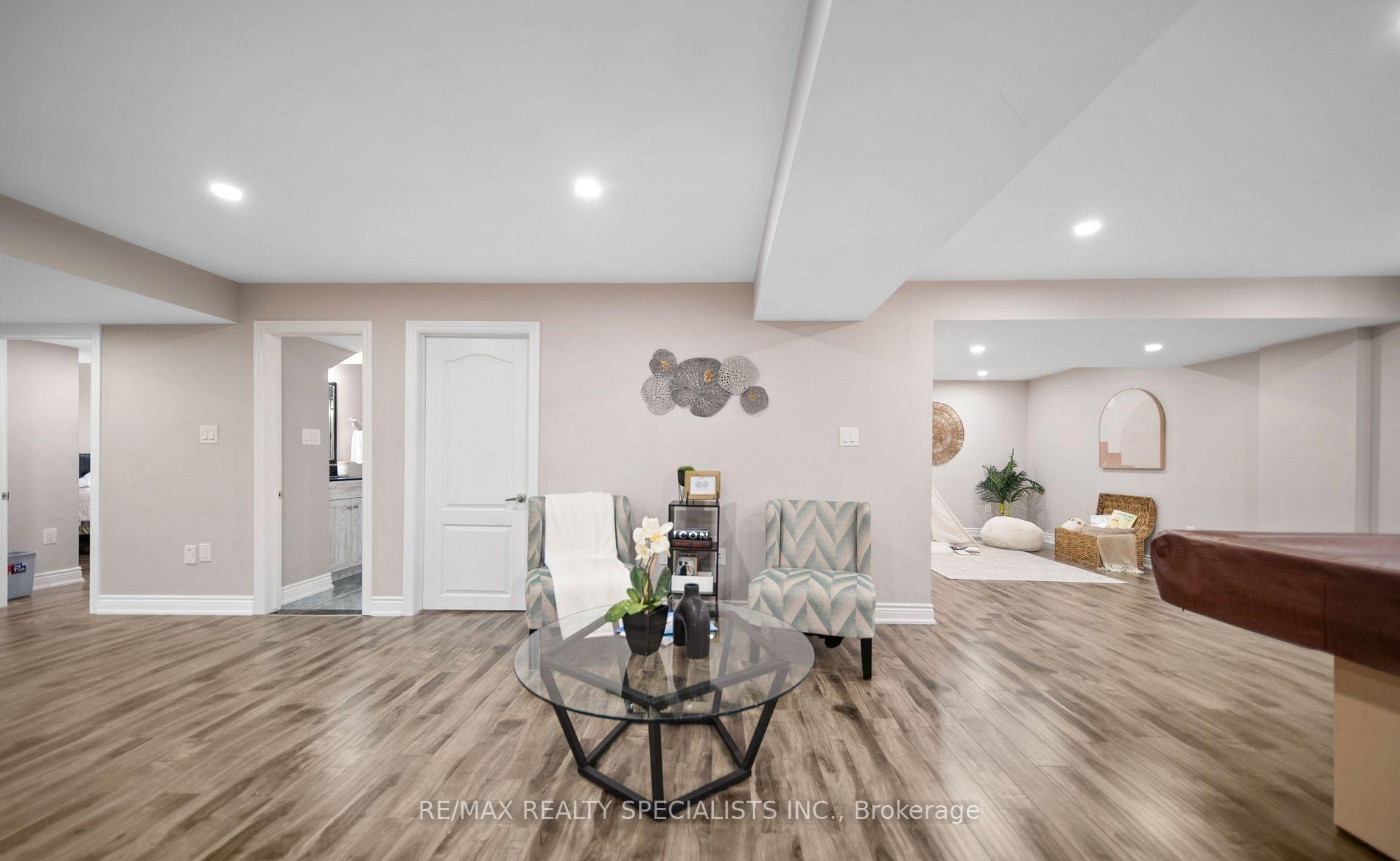 Photo 33 of 31 Saint Hubert Drive, Brampton, Vales of Castlemore North — HOMEH