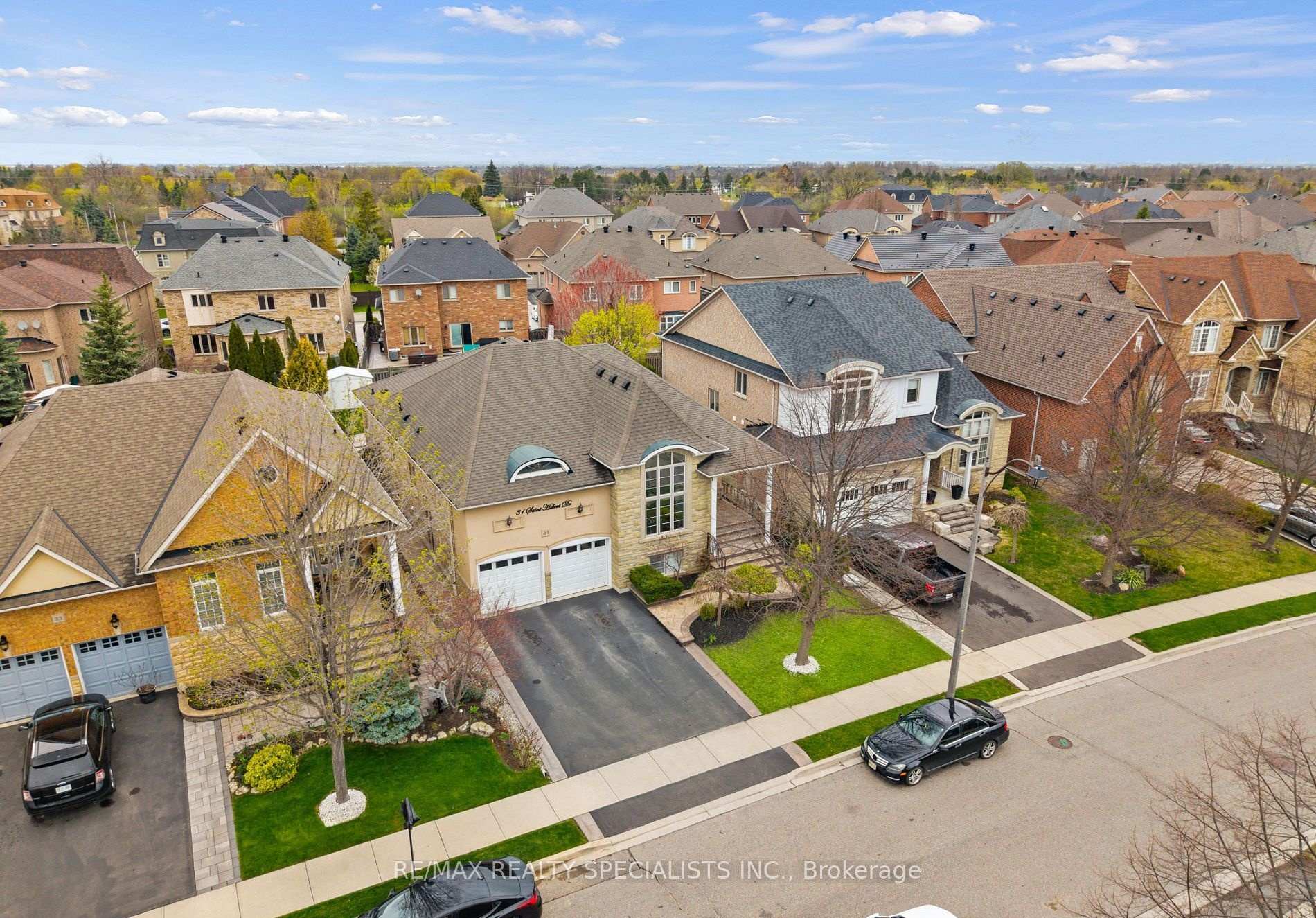Photo 40 of 31 Saint Hubert Drive, Brampton, Vales of Castlemore North — HOMEH