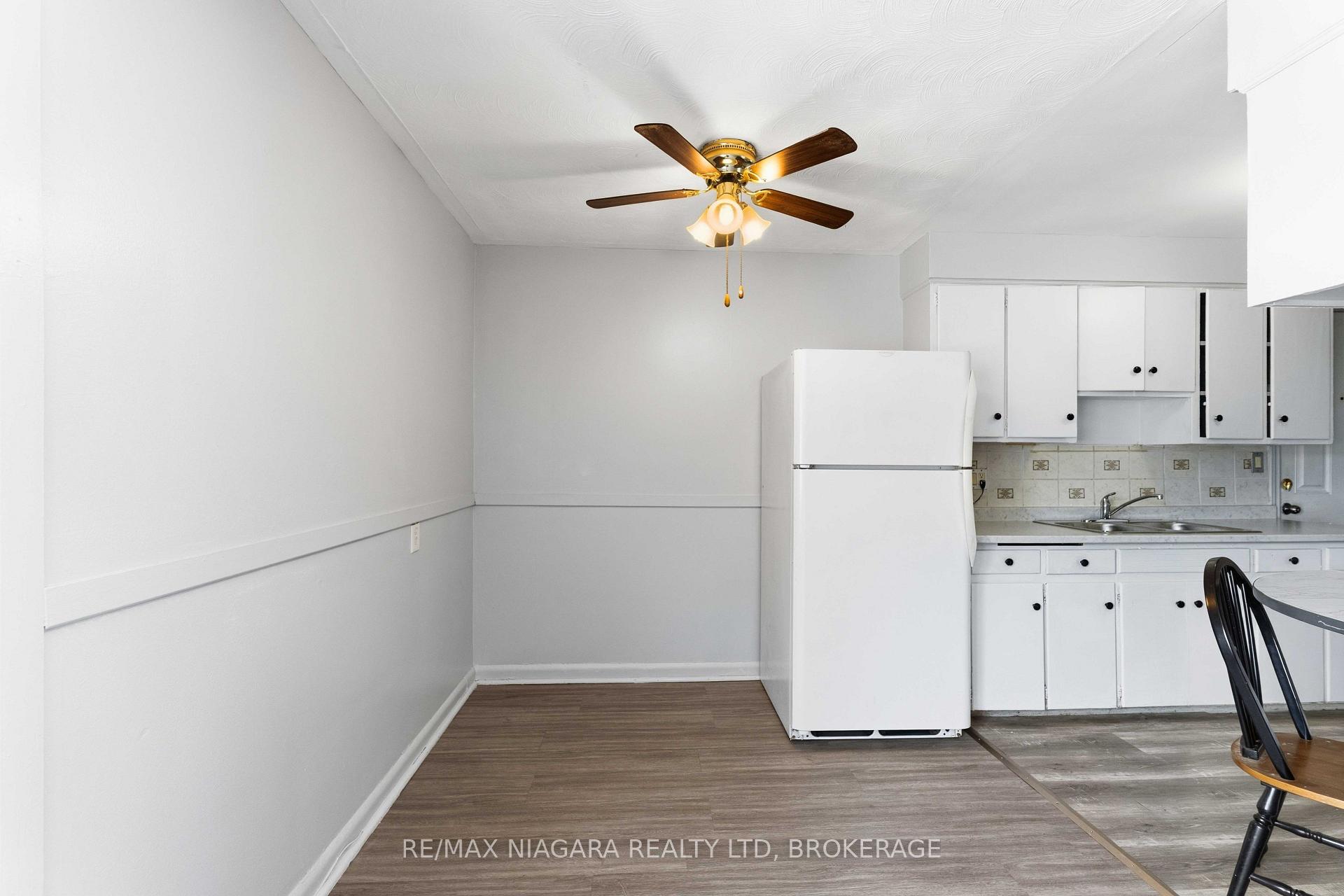 Photo 7 of Unit 5, 27 Main Street, St. Catharines, Port Dalhousie — HOMEH