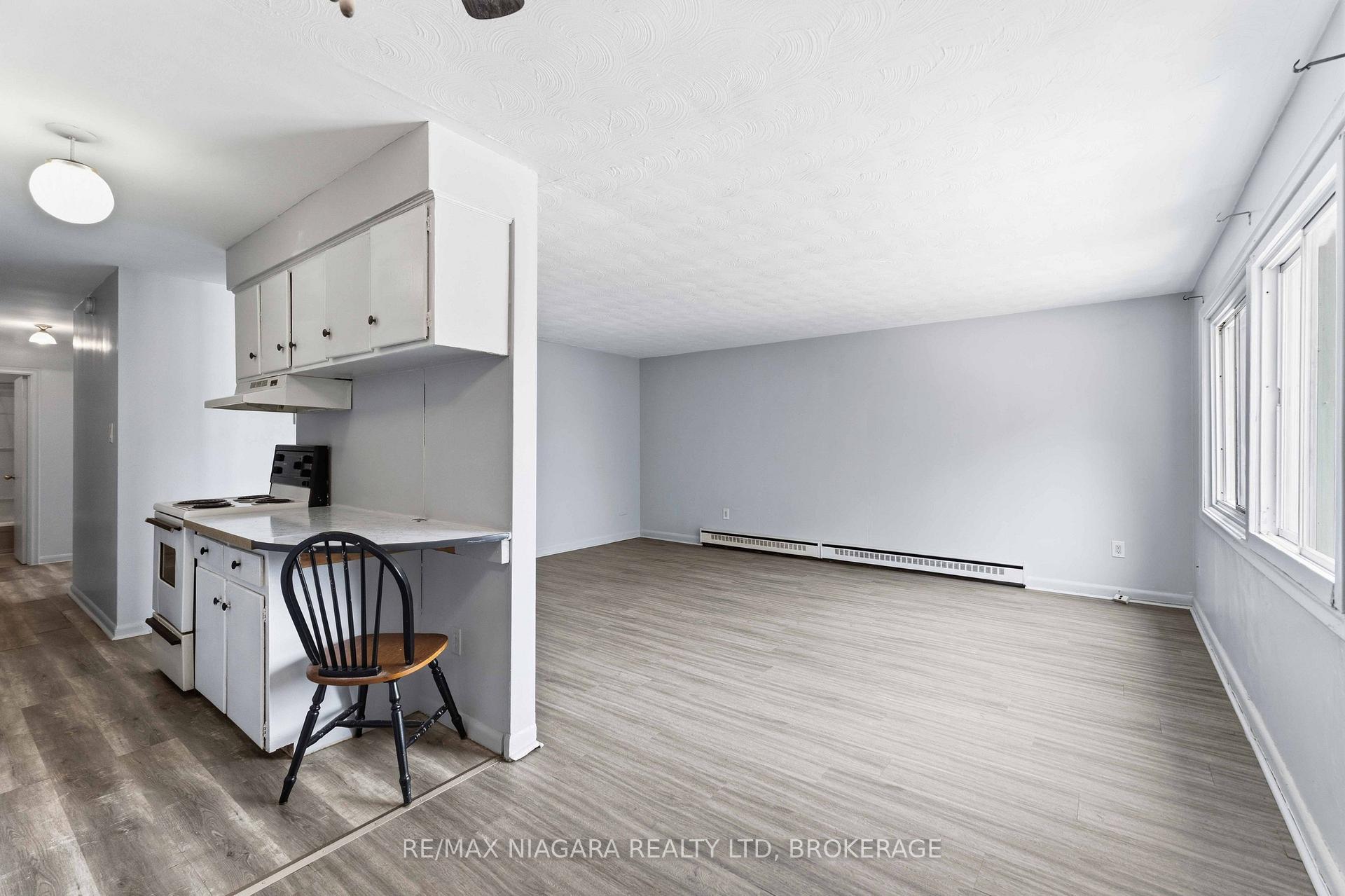 Photo 8 of Unit 5, 27 Main Street, St. Catharines, Port Dalhousie — HOMEH