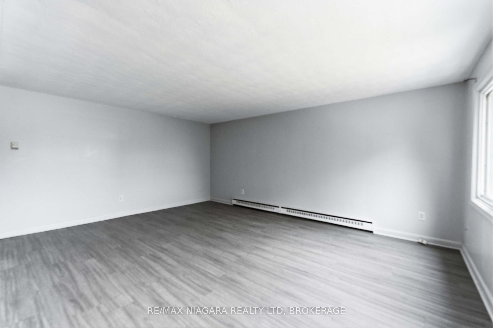 Photo 9 of Unit 5, 27 Main Street, St. Catharines, Port Dalhousie — HOMEH