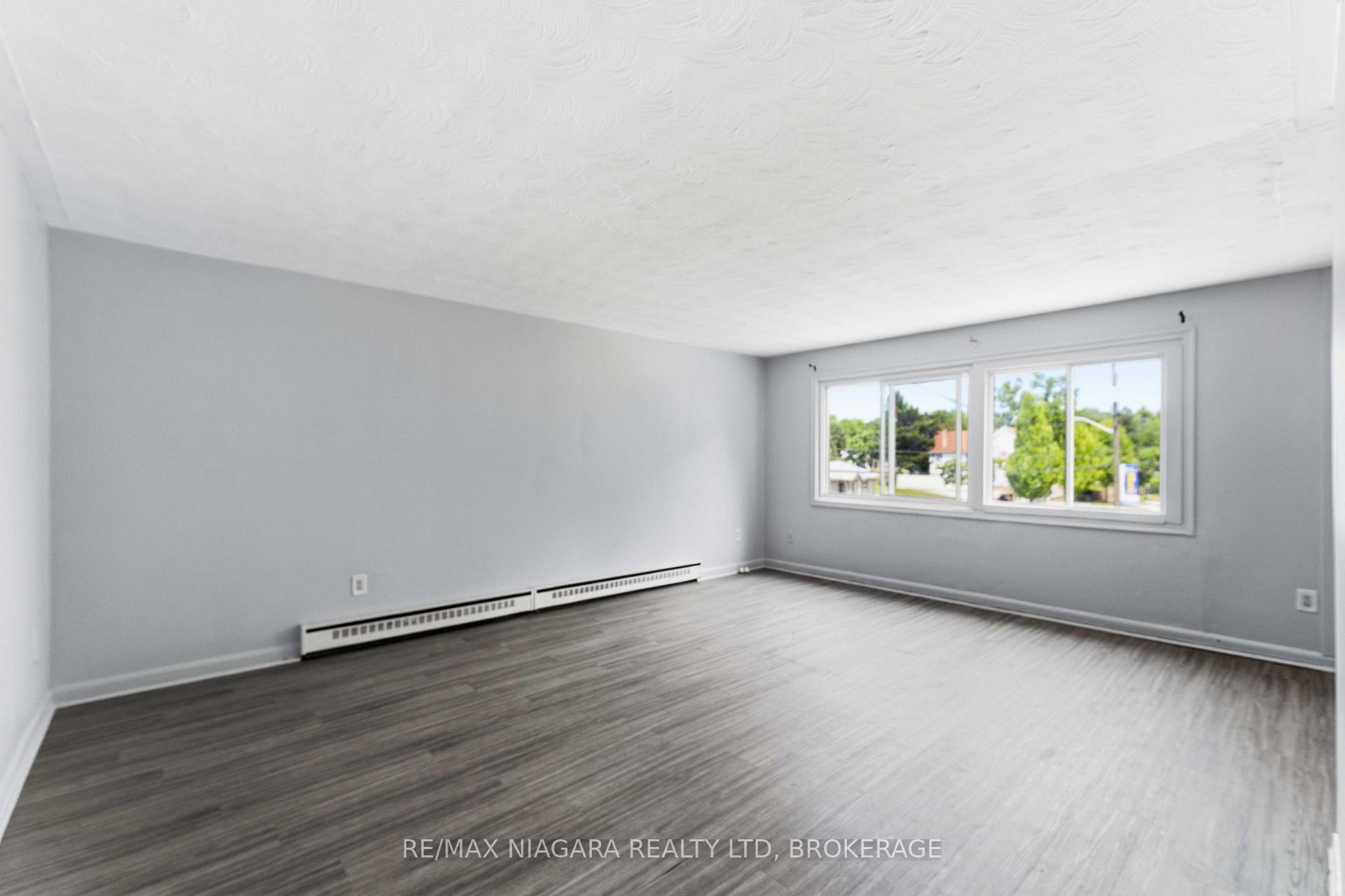 Photo 10 of Unit 5, 27 Main Street, St. Catharines, Port Dalhousie — HOMEH