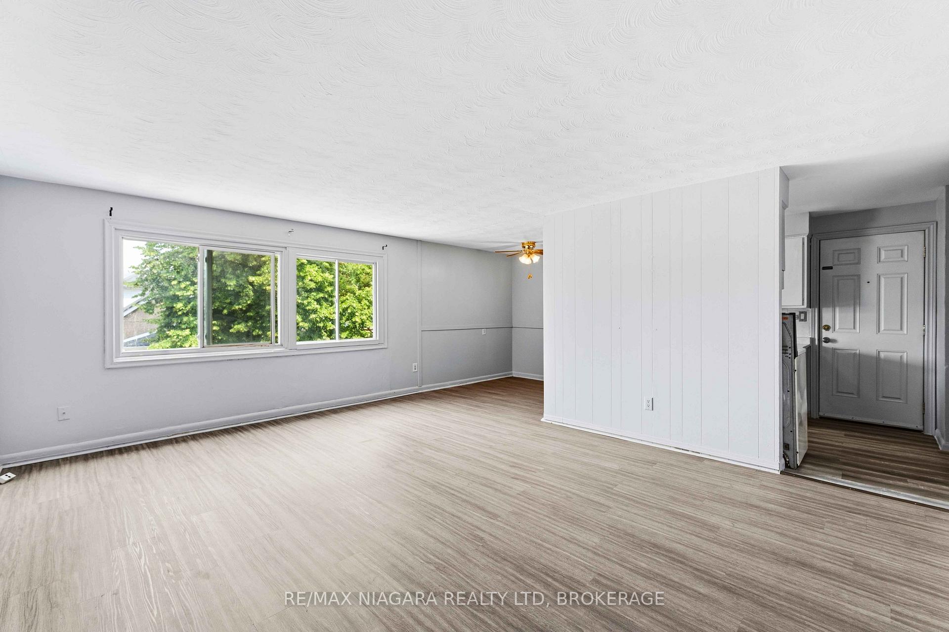 Photo 11 of Unit 5, 27 Main Street, St. Catharines, Port Dalhousie — HOMEH