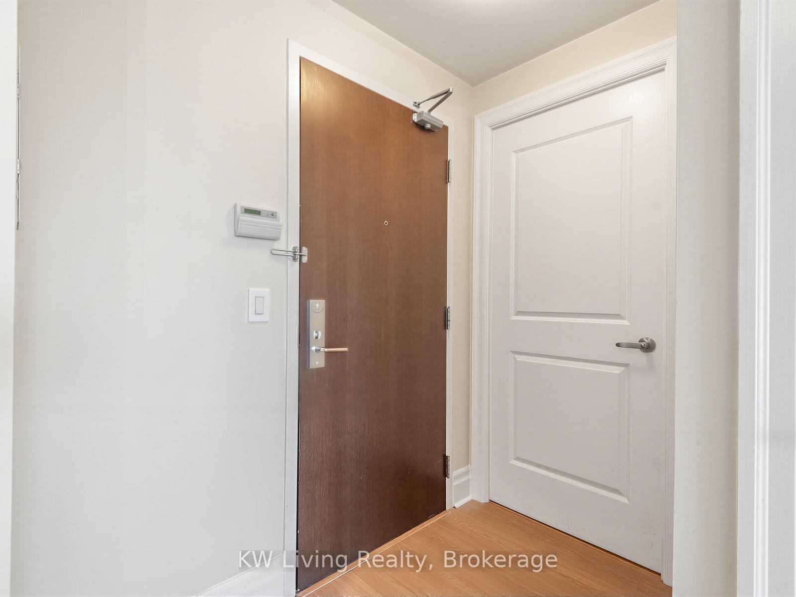 Photo 3 of Unit 604, 21 Upper Duke Crescent, Markham, Unionville — HOMEH