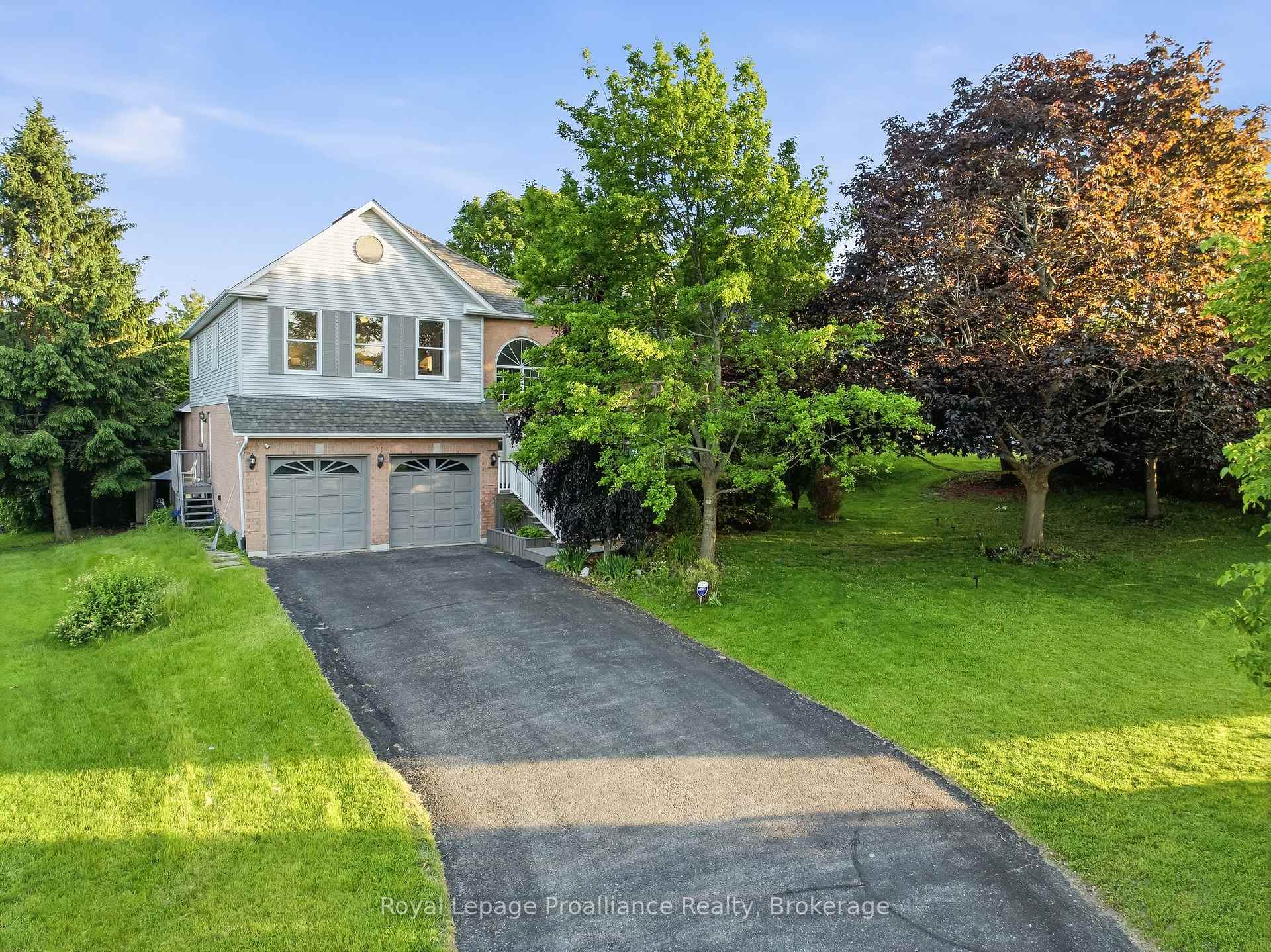 Photo 1 of 11 Gibson Place, Port Hope — HOMEH