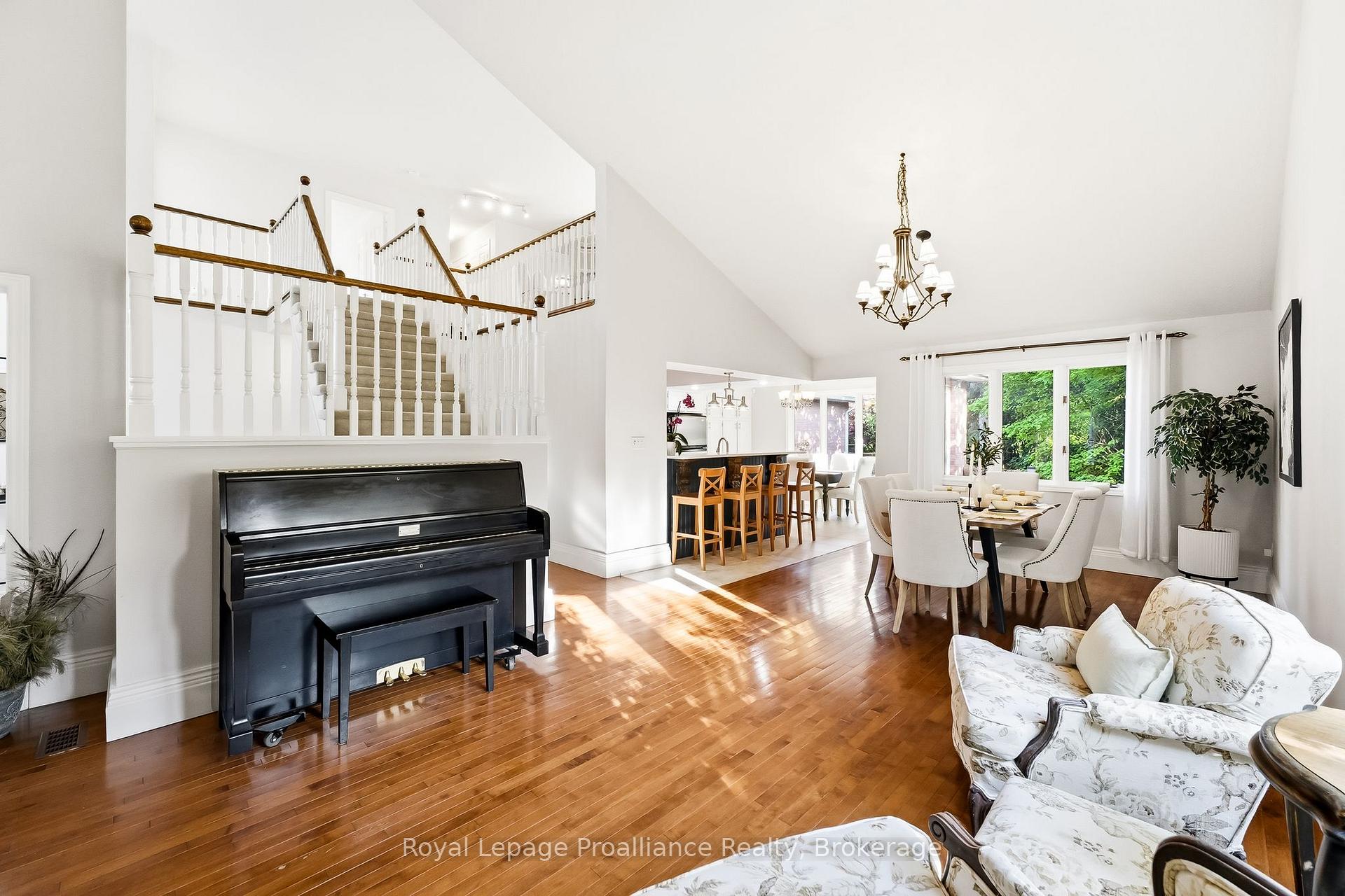 Photo 4 of 11 Gibson Place, Port Hope — HOMEH