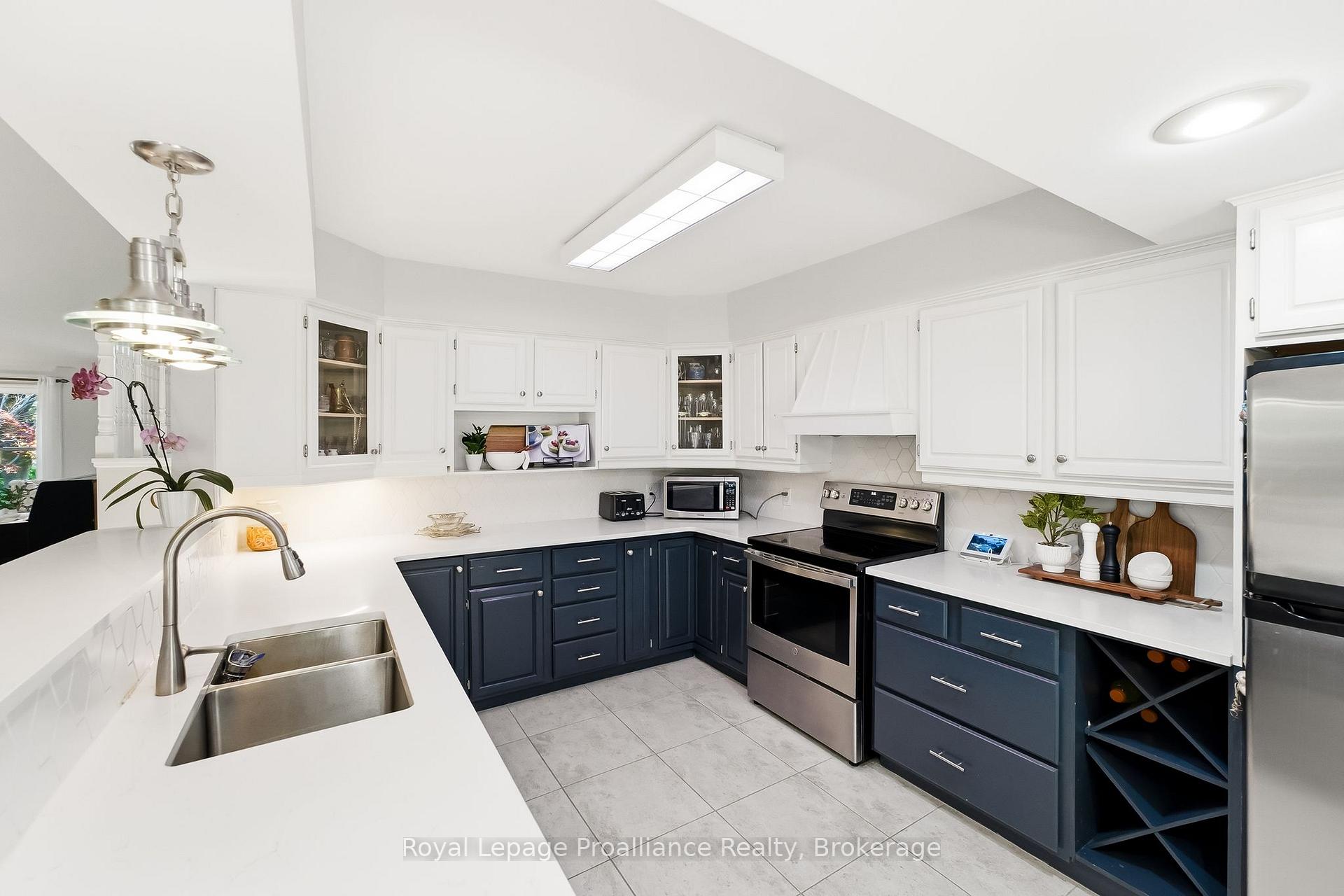Photo 41 of 11 Gibson Place, Port Hope — HOMEH