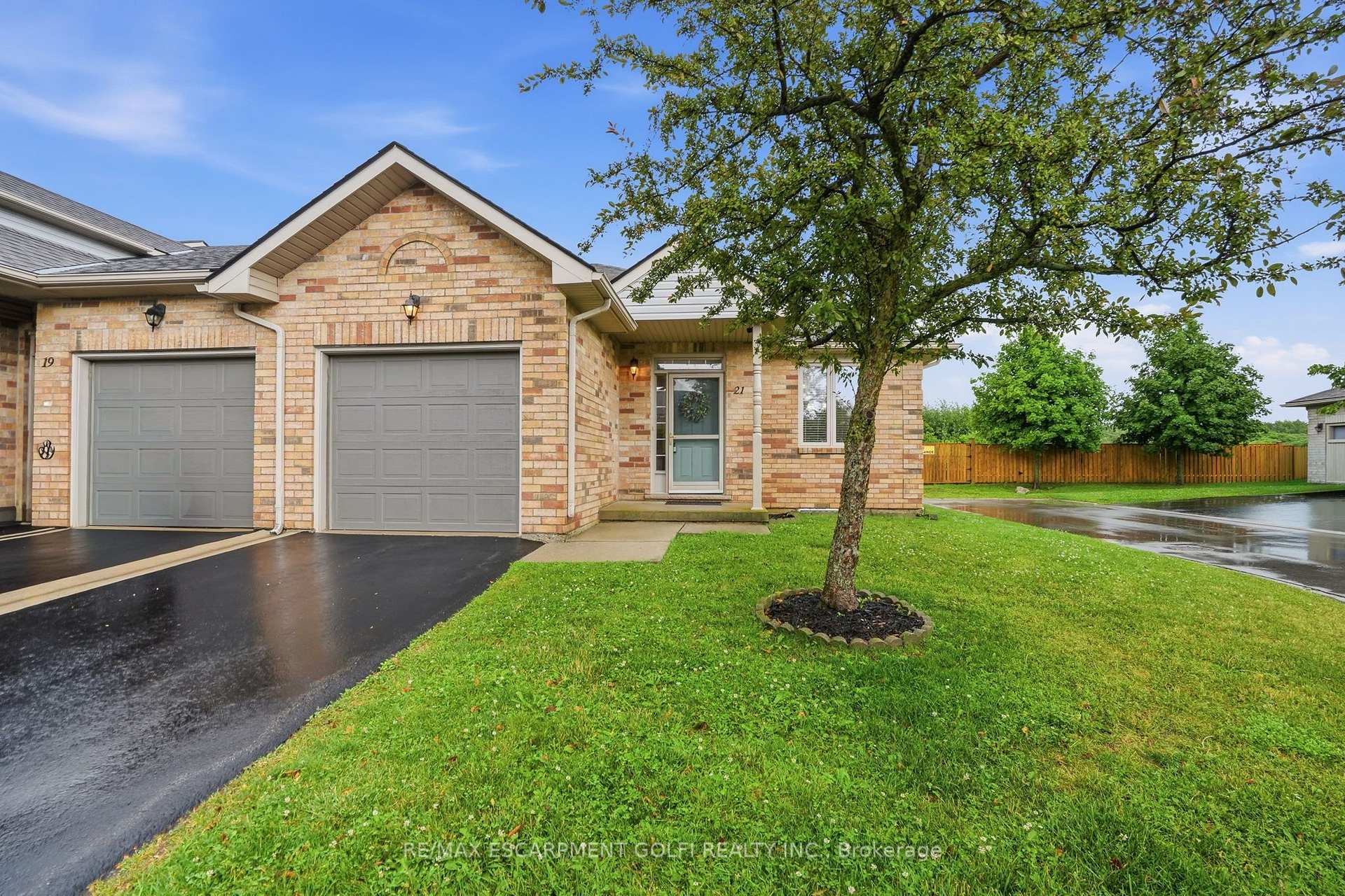 Photo 3 of 21 Cathy Drive, Hamilton, Rural Glanbrook — HOMEH
