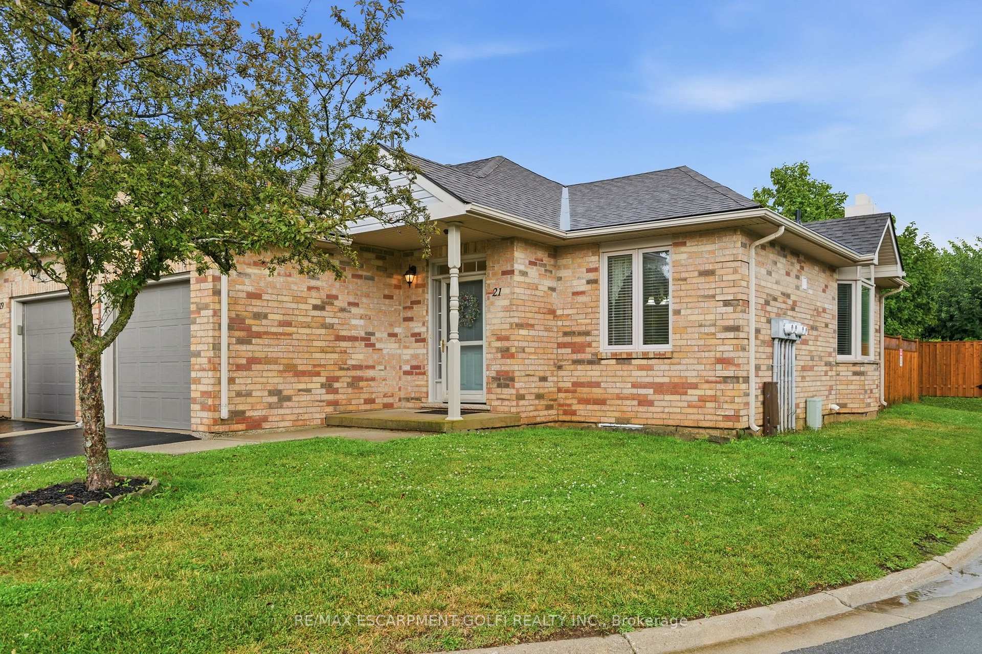 Photo 4 of 21 Cathy Drive, Hamilton, Rural Glanbrook — HOMEH