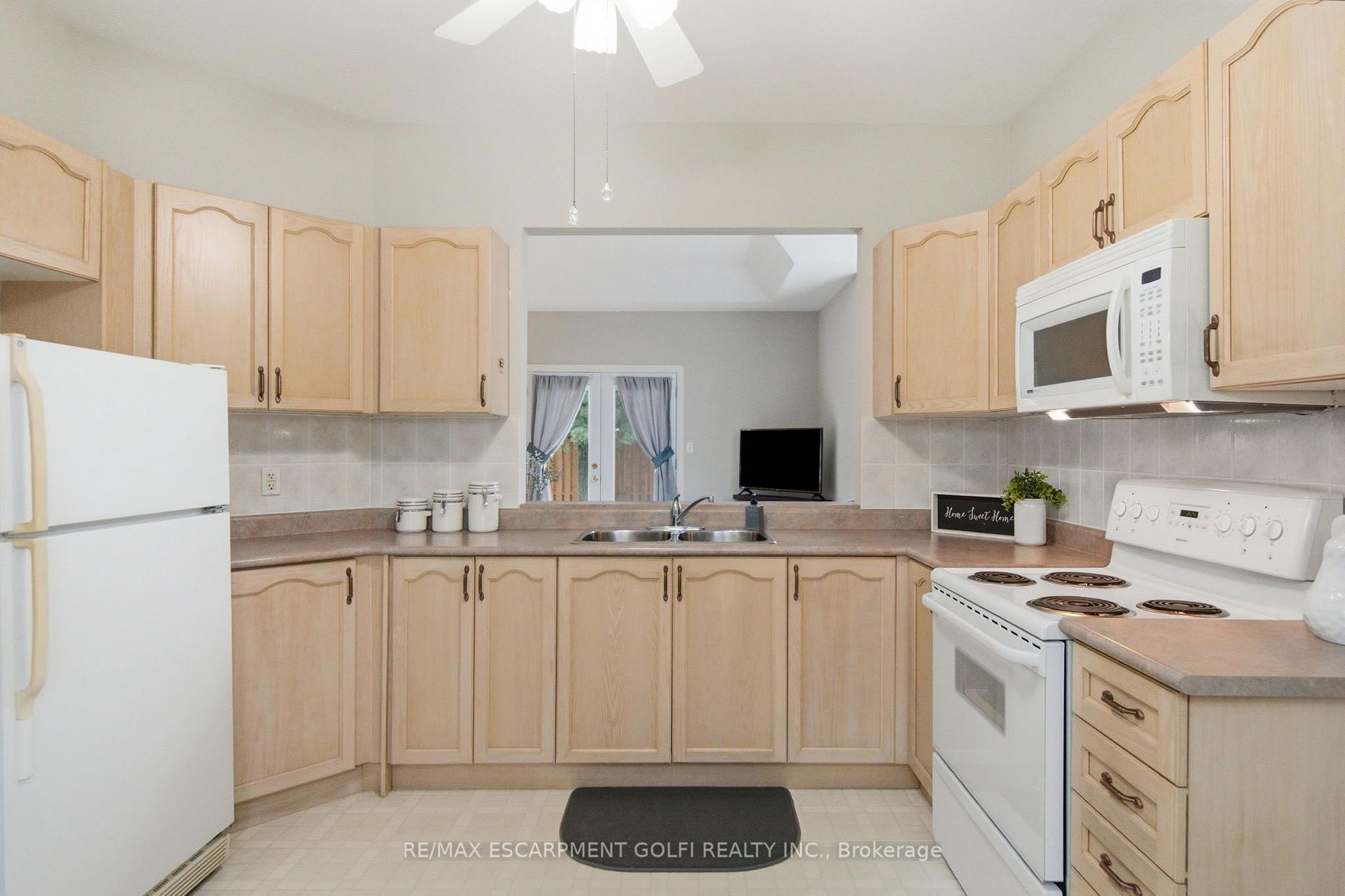 Photo 8 of 21 Cathy Drive, Hamilton, Rural Glanbrook — HOMEH