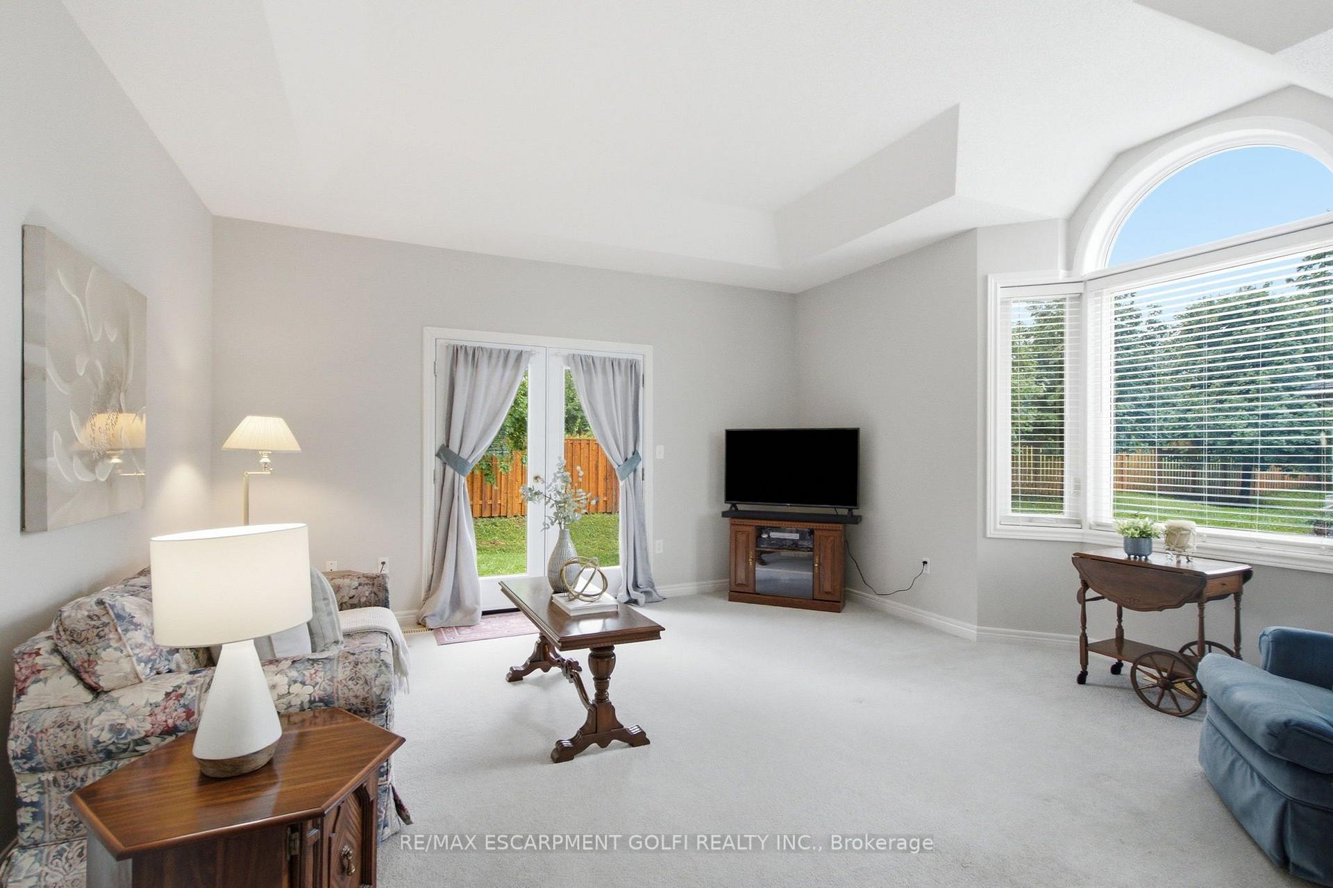 Photo 11 of 21 Cathy Drive, Hamilton, Rural Glanbrook — HOMEH