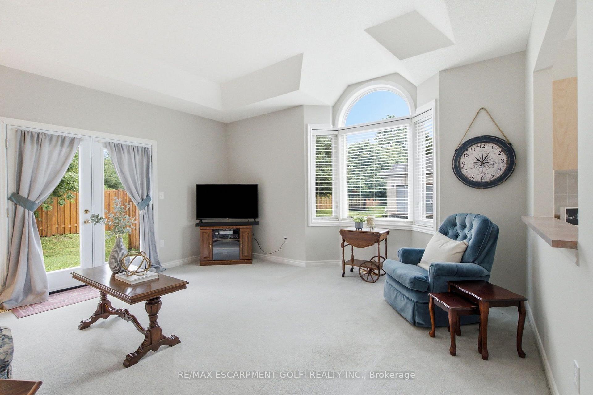 Photo 12 of 21 Cathy Drive, Hamilton, Rural Glanbrook — HOMEH