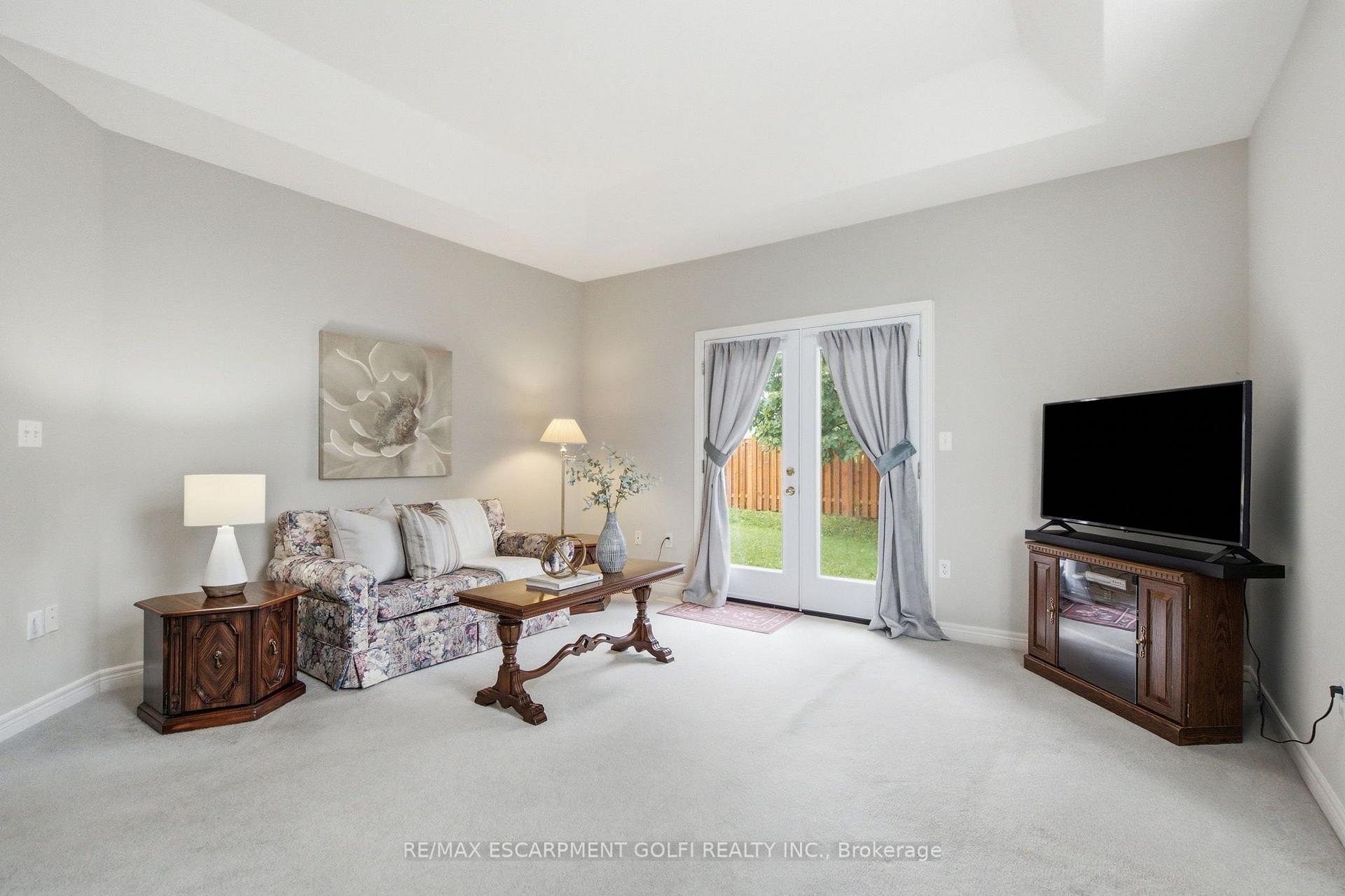 Photo 13 of 21 Cathy Drive, Hamilton, Rural Glanbrook — HOMEH