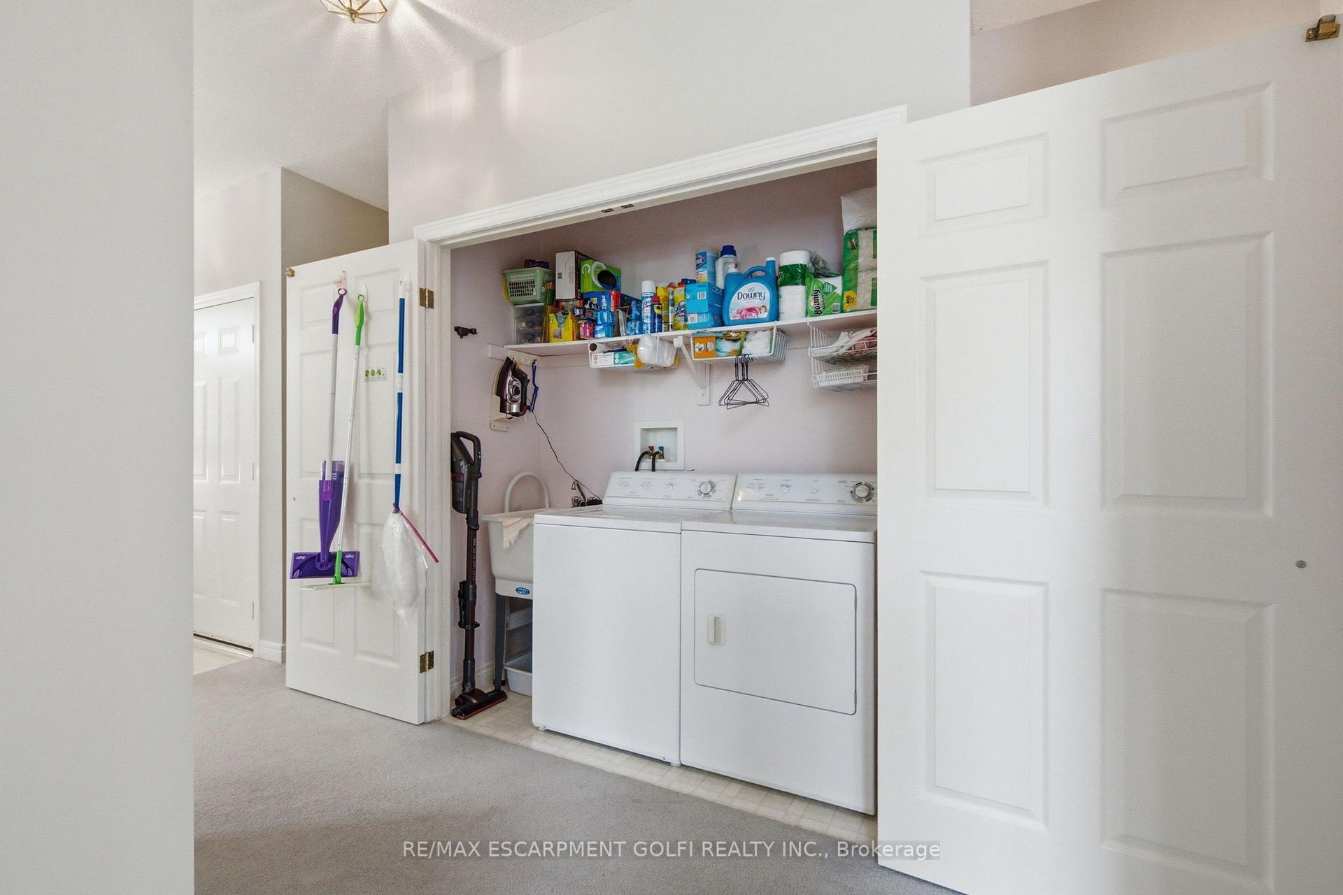 Photo 18 of 21 Cathy Drive, Hamilton, Rural Glanbrook — HOMEH