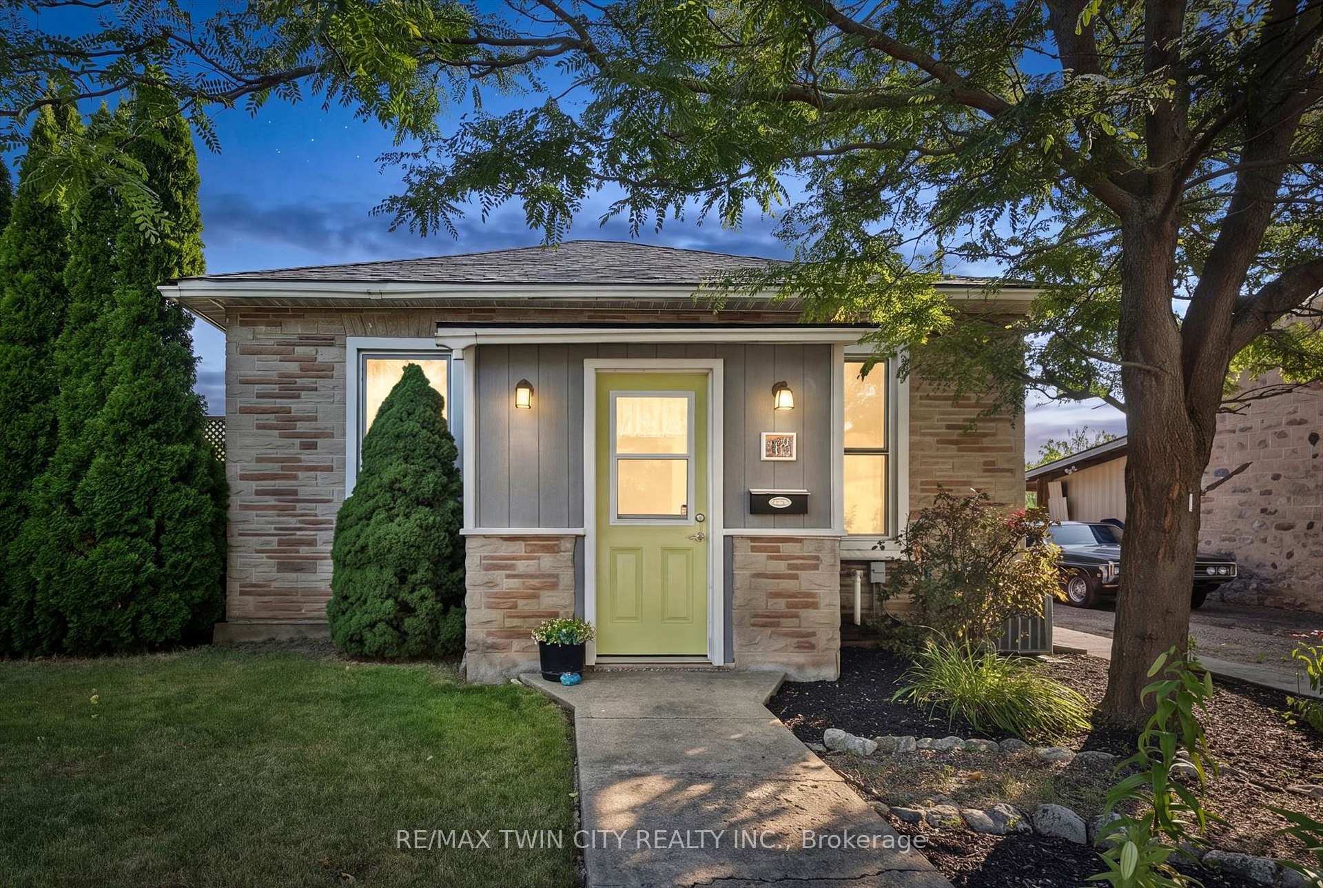Photo 1 of 11 Brook Street, Cambridge, East Galt — HOMEH