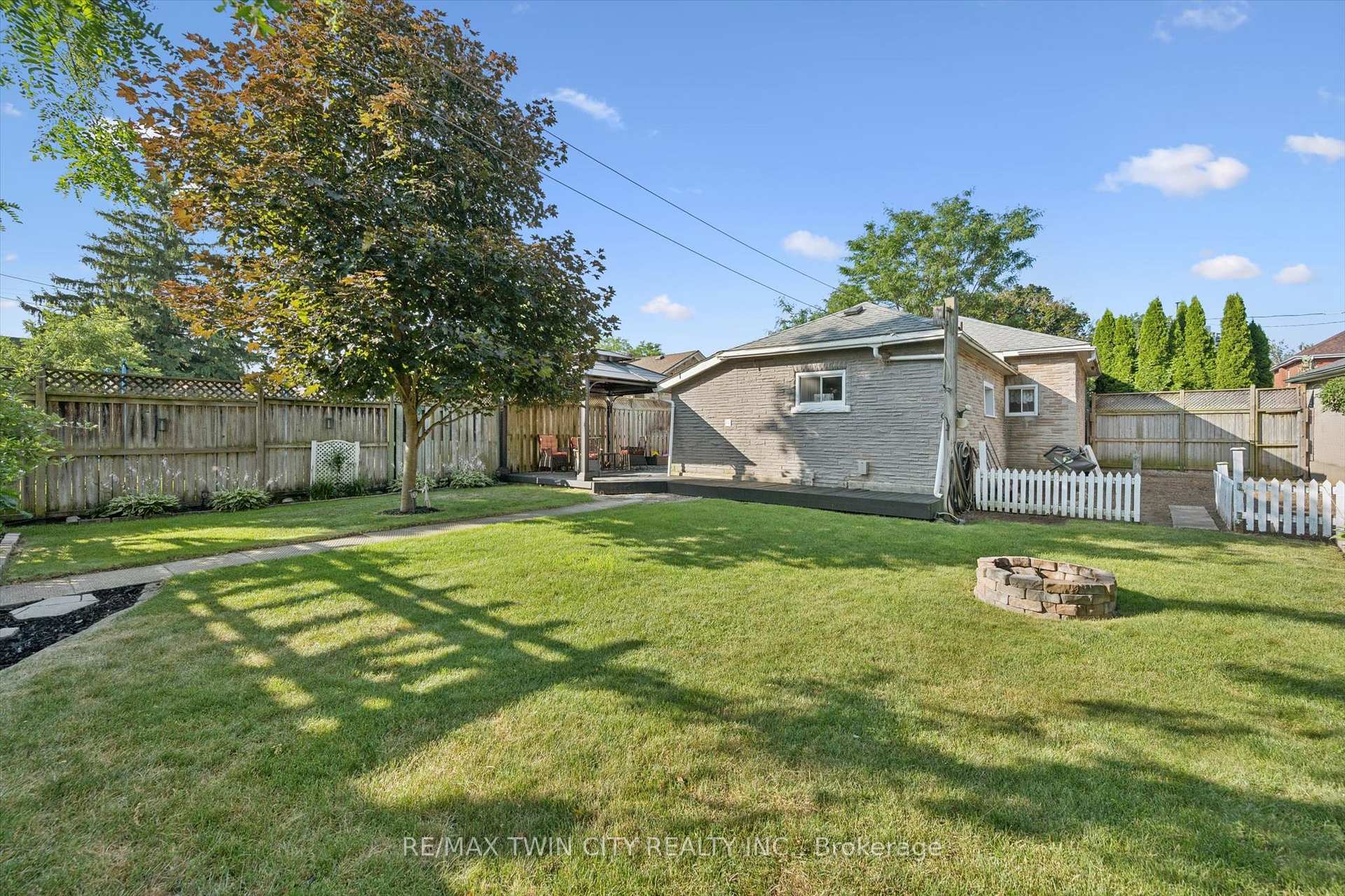 Photo 14 of 11 Brook Street, Cambridge, East Galt — HOMEH