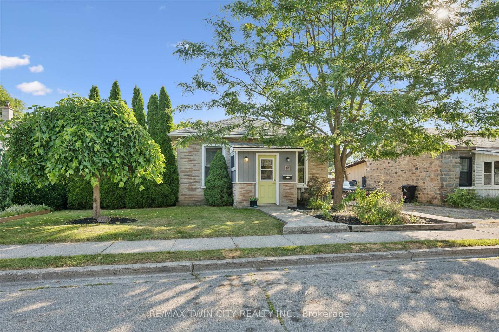 Photo 23 of 11 Brook Street, Cambridge, East Galt — HOMEH