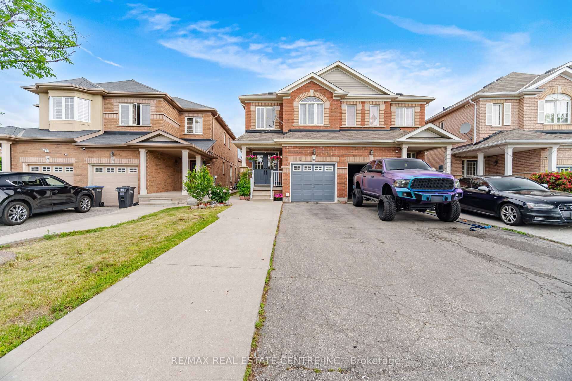 Photo 2 of 31 Spicebush Terrace, Brampton, Credit Valley — HOMEH