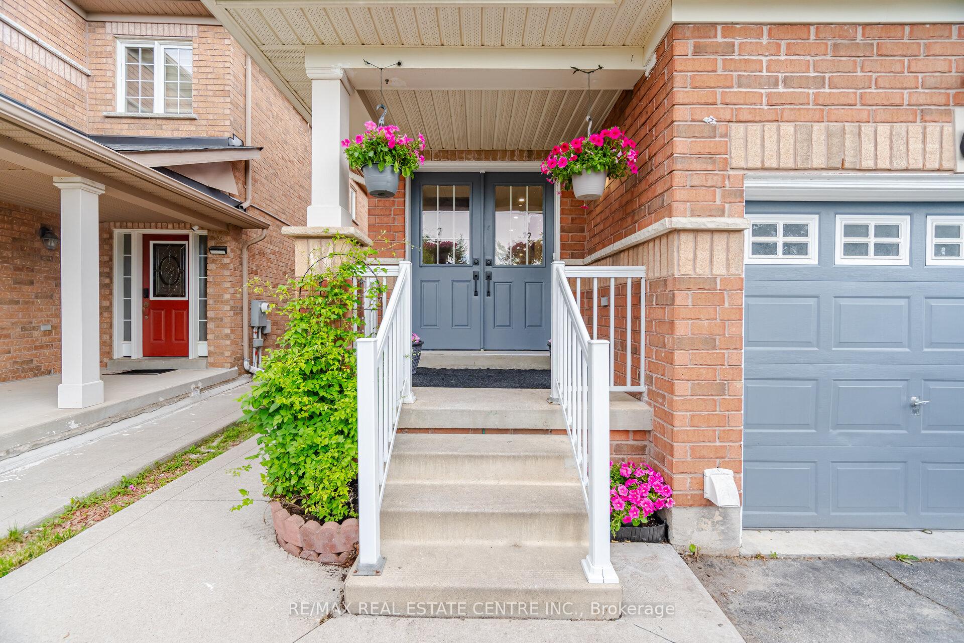 Photo 3 of 31 Spicebush Terrace, Brampton, Credit Valley — HOMEH