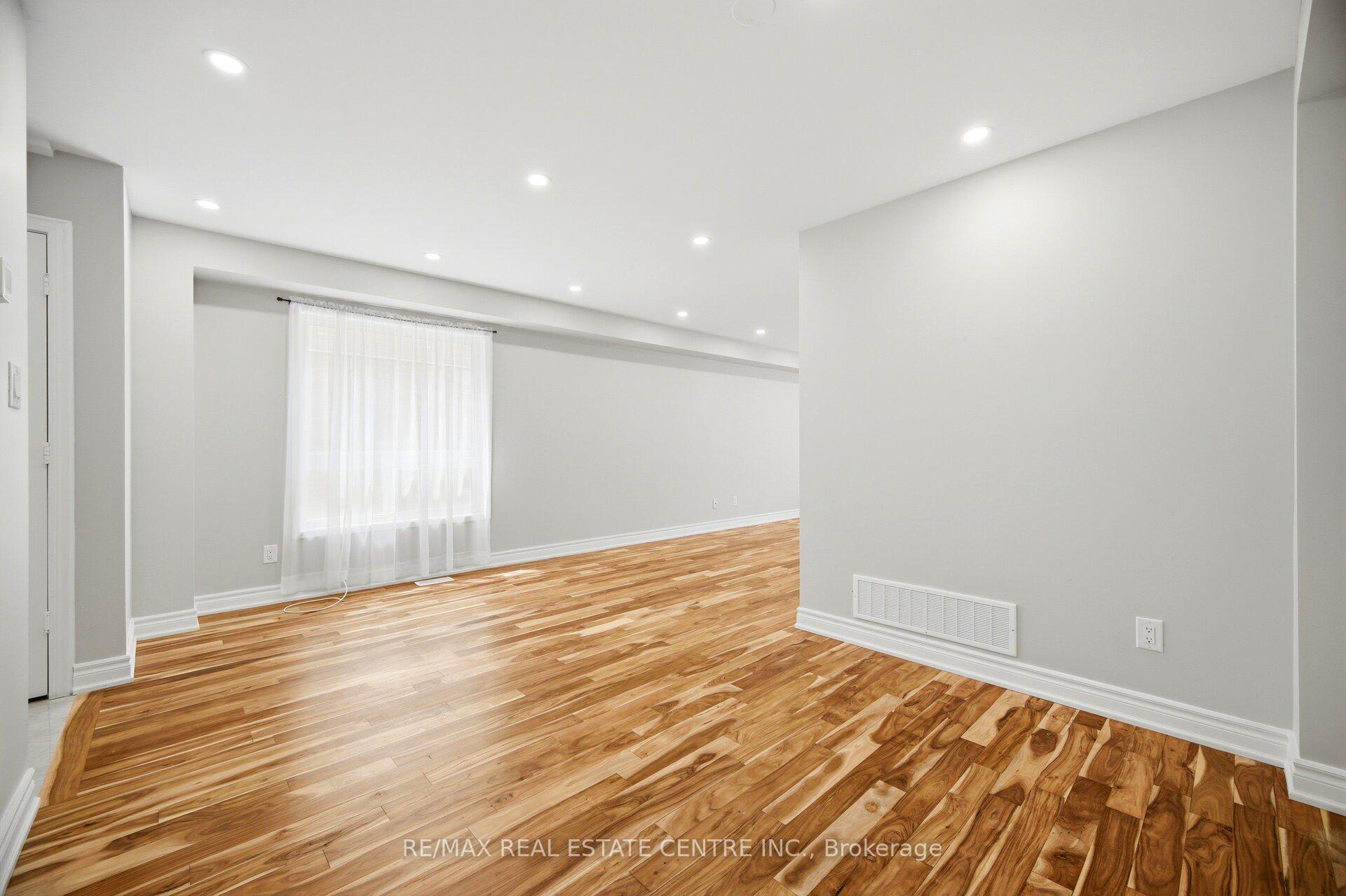 Photo 7 of 31 Spicebush Terrace, Brampton, Credit Valley — HOMEH