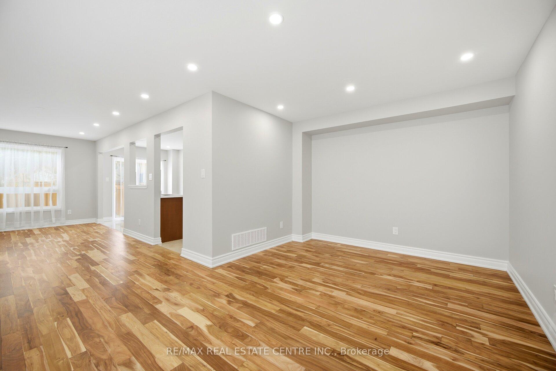 Photo 8 of 31 Spicebush Terrace, Brampton, Credit Valley — HOMEH