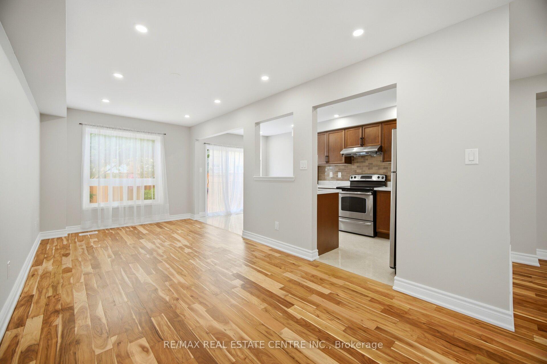 Photo 10 of 31 Spicebush Terrace, Brampton, Credit Valley — HOMEH