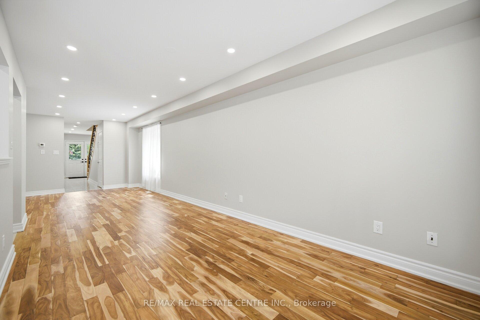 Photo 11 of 31 Spicebush Terrace, Brampton, Credit Valley — HOMEH