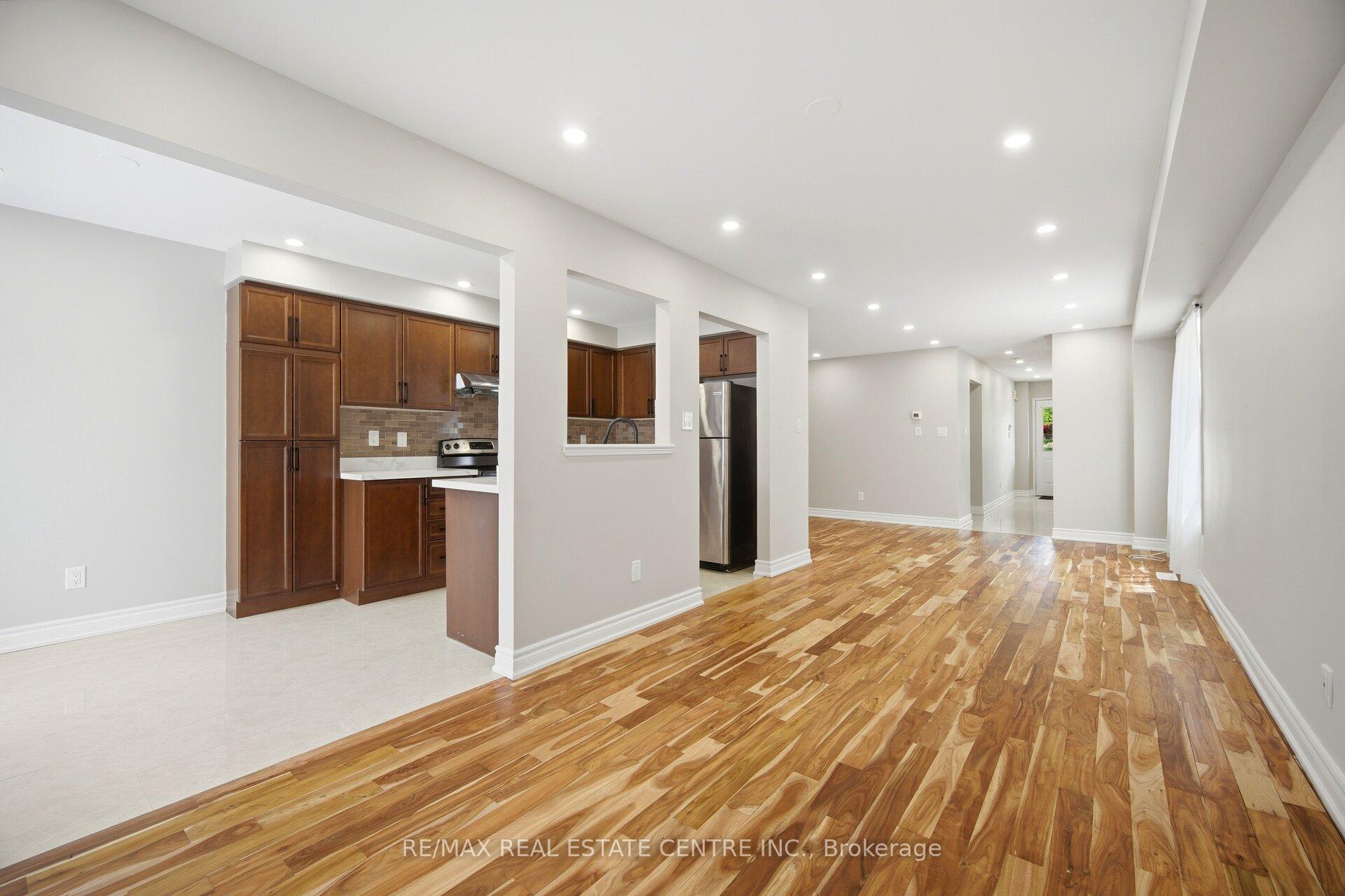 Photo 12 of 31 Spicebush Terrace, Brampton, Credit Valley — HOMEH